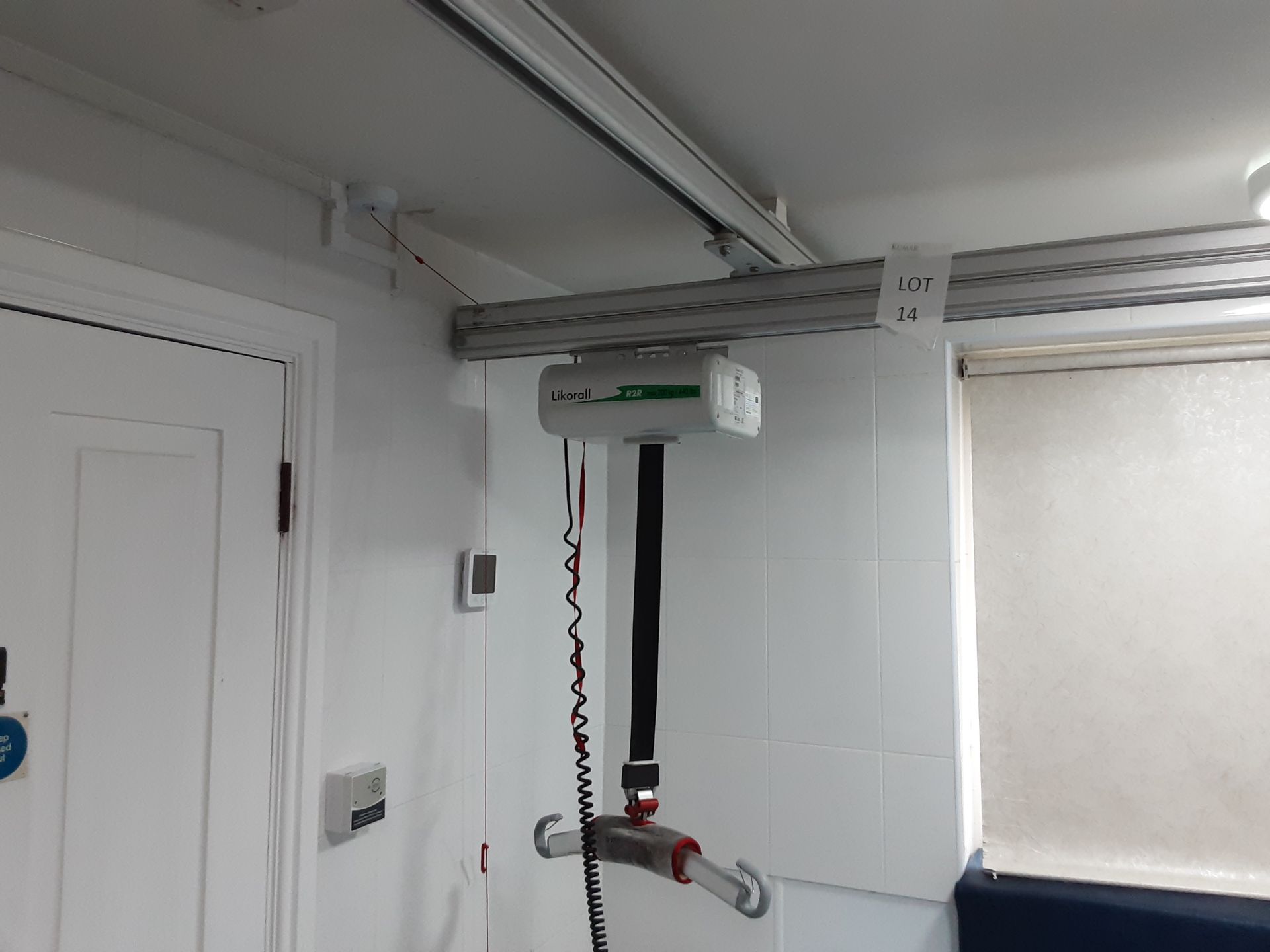 Likorall 242S R2R 200kg Patient Lift with KwikTrak Ceiling Rail System Serial No: 275558 - Image 6 of 9