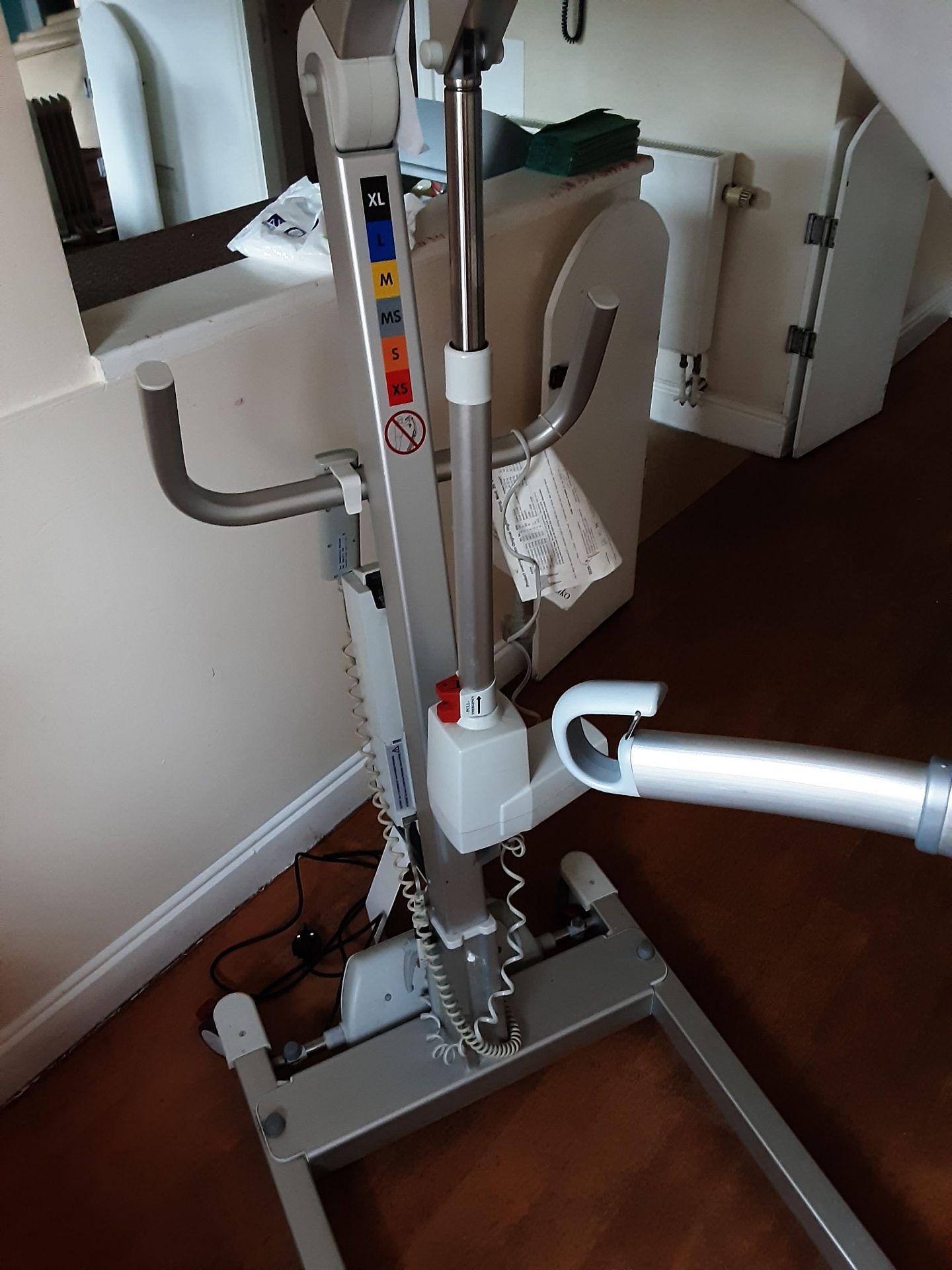 Viking M 205Kg Mobile Patient Lift Serial No: 7104712 (12/2006) - Image 7 of 10