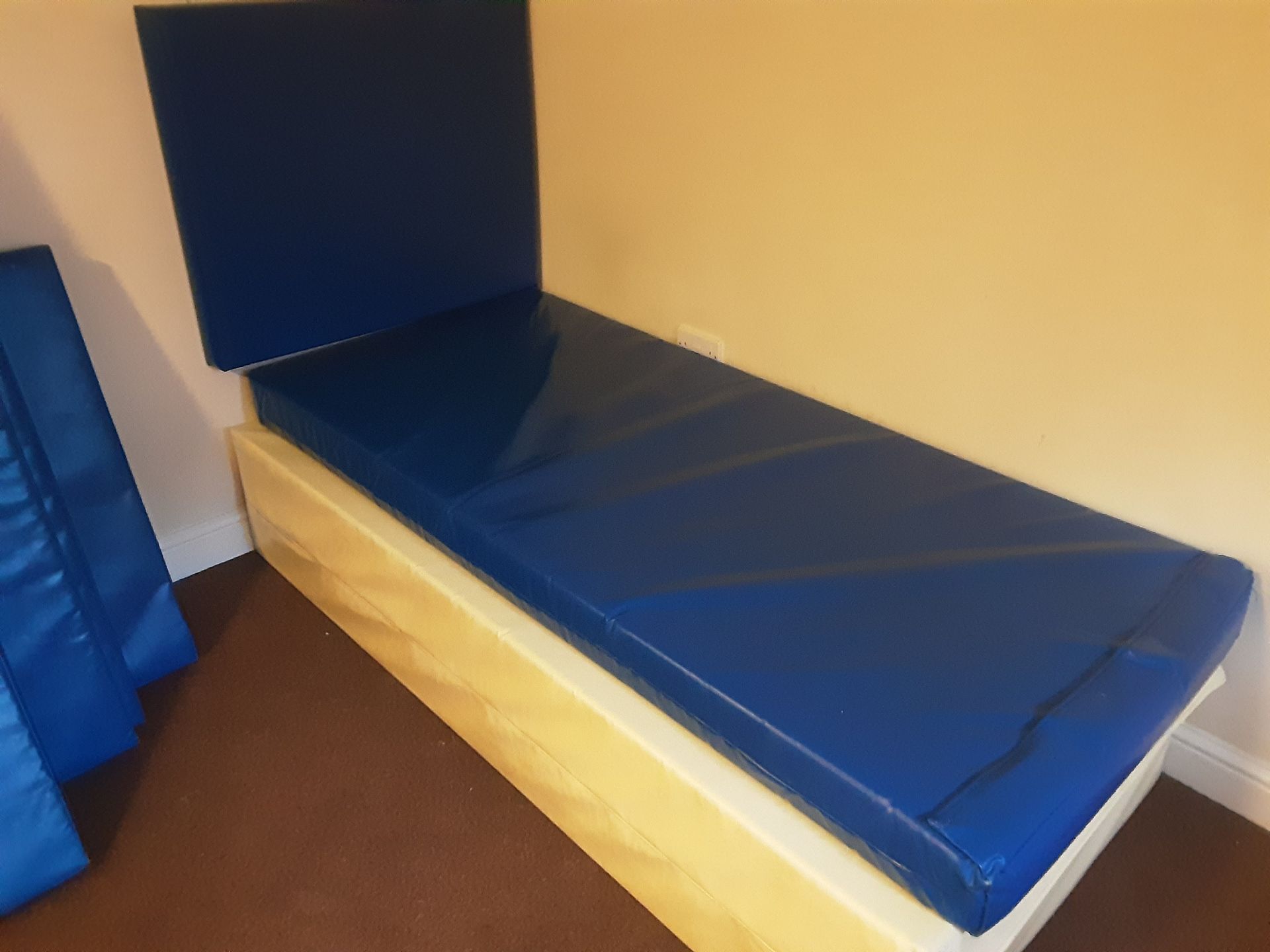 13: Various Waterproof Soft Play Mattresses - Image 3 of 7