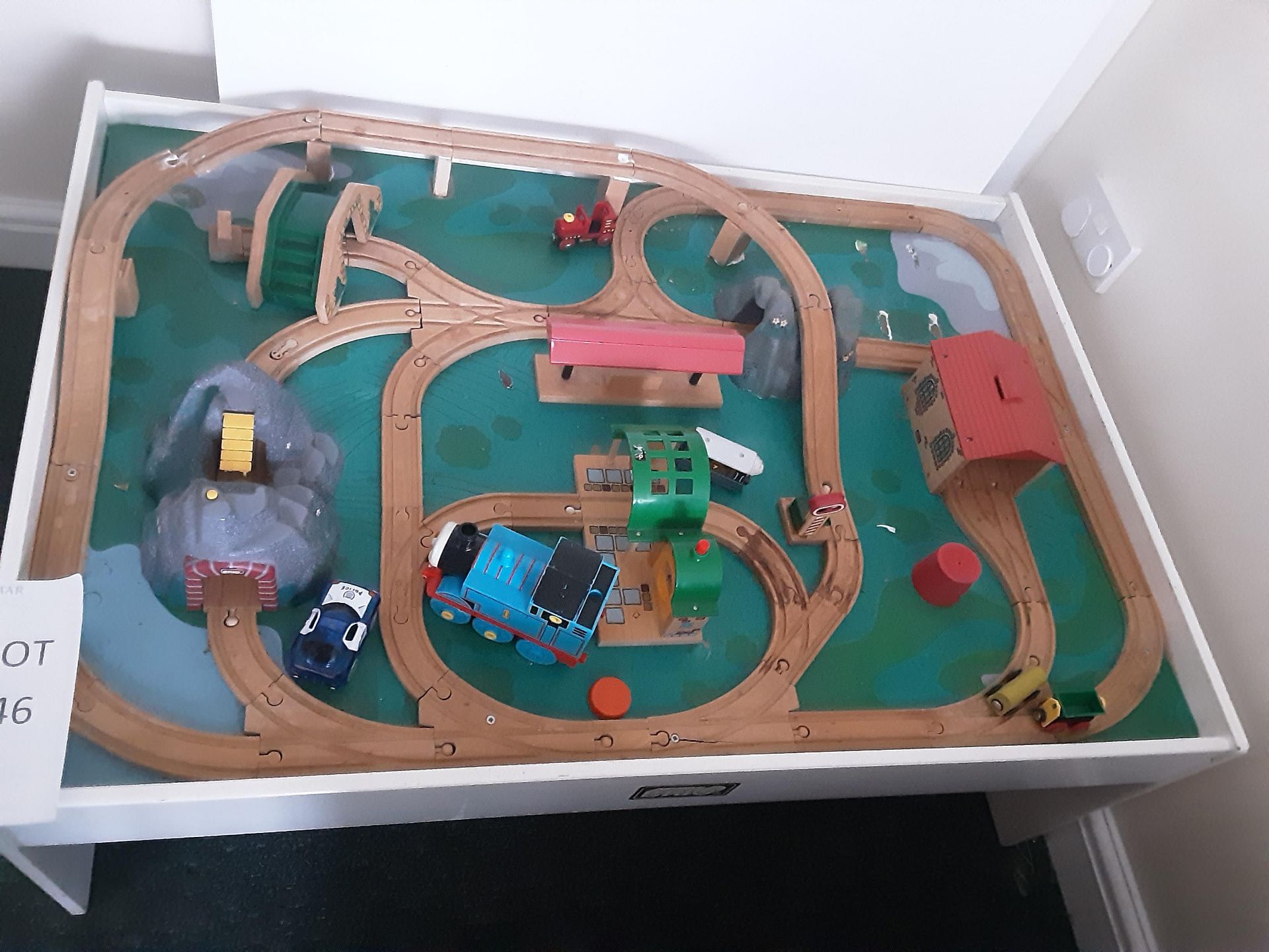 Brio Trainset & Table - Image 3 of 4