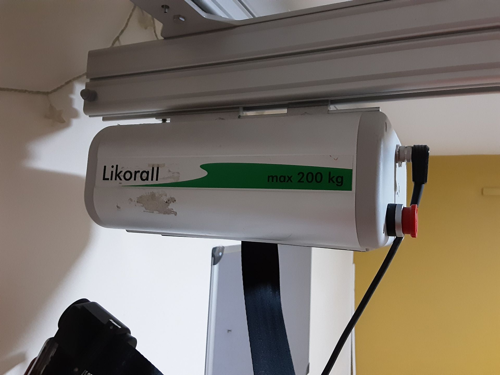 Likorall 200kg Patient Lift with KwikTrak Ceiling Rail System Serial No: 262025 - Image 6 of 7