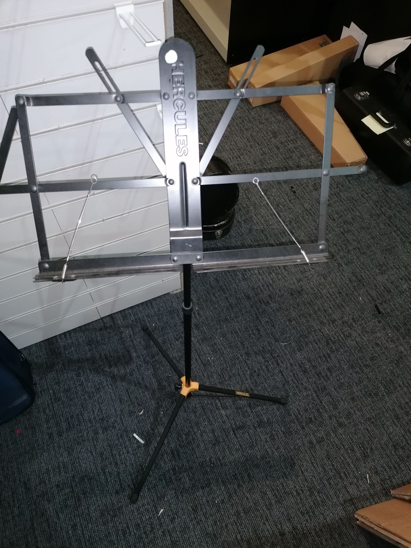 Scalop Sheet Music Stand & Hercules BS700B Stand - Image 3 of 4