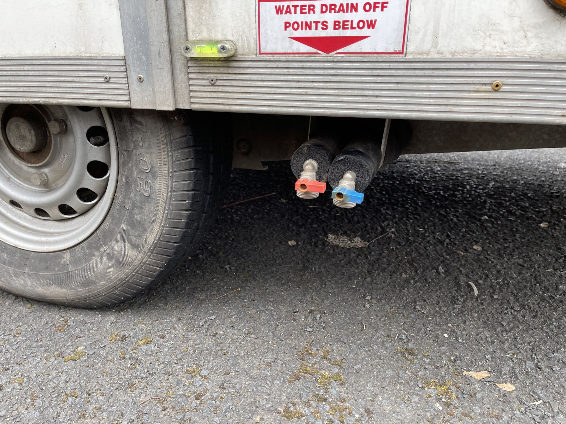 SMH Mobile De-Contamination Unit Comprising Dirty End, Twin Shower Enclosure, Clean End, Fitted with - Image 10 of 74