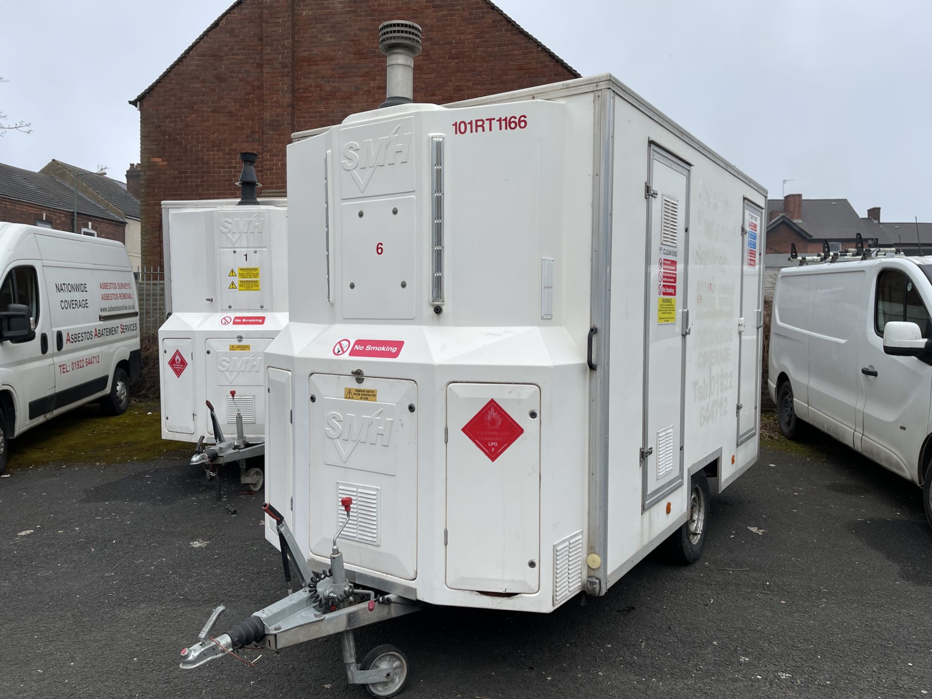 SMH Mobile De-Contamination Unit Comprising Dirty End, Twin Shower Enclosure, Clean End, Fitted with - Image 4 of 81