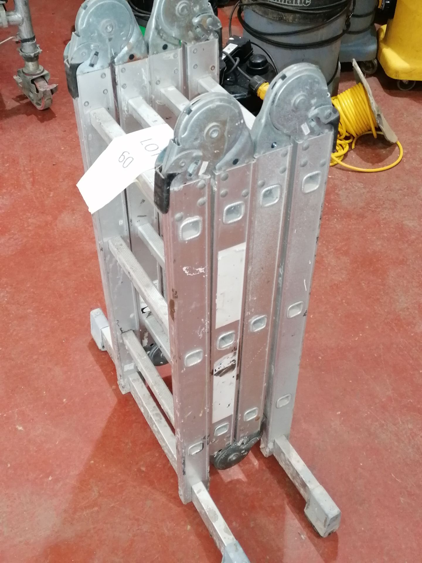 ES131 Aluminium Foldable Step Ladders - Image 2 of 5