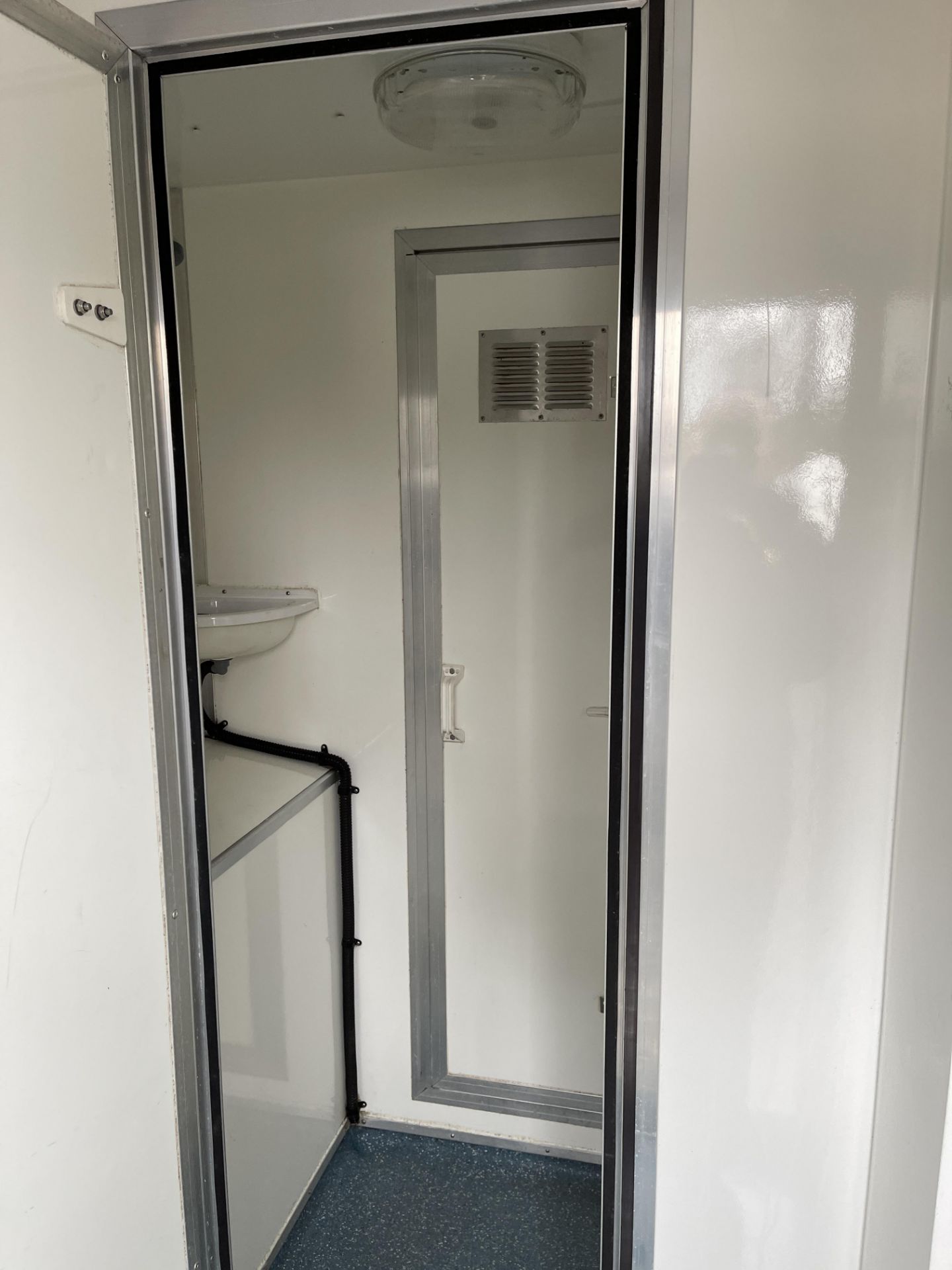 Mobile De-Contamination Unit Comprising Dirty End, Shower Enclosure, Clean End, Fitted with Knott - Image 30 of 48