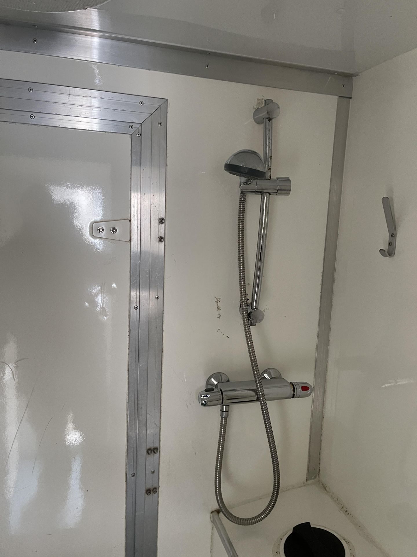 Mobile De-Contamination Unit Comprising Dirty End, Shower Enclosure, Clean End, Fitted with Knott - Image 24 of 48