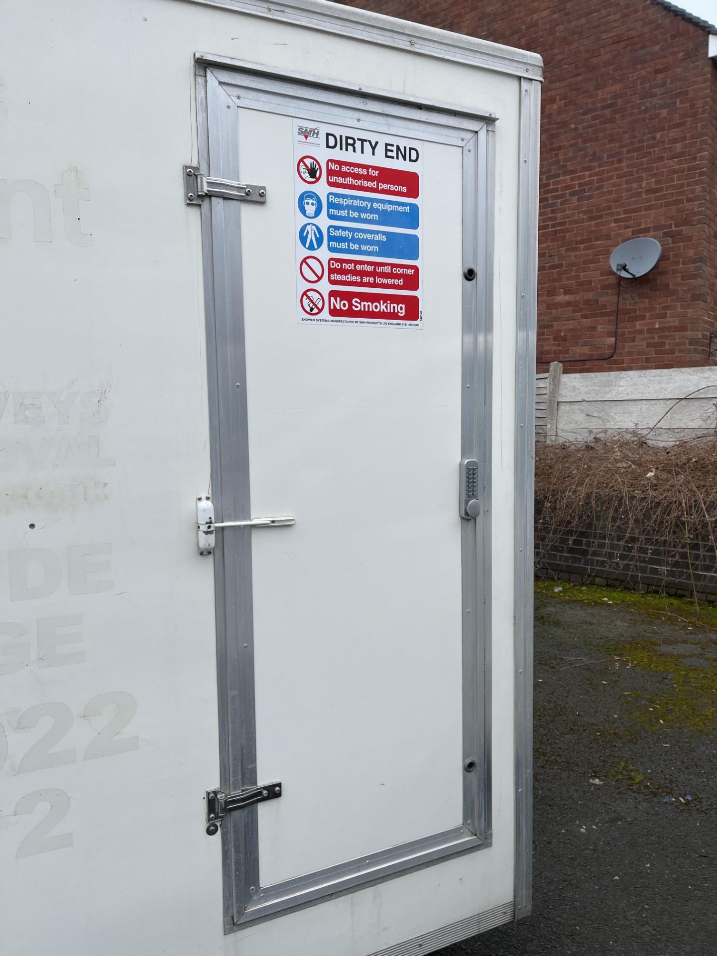 SMH Mobile De-Contamination Unit Comprising Dirty End, Twin Shower Enclosure, Clean End, Fitted with - Image 30 of 81