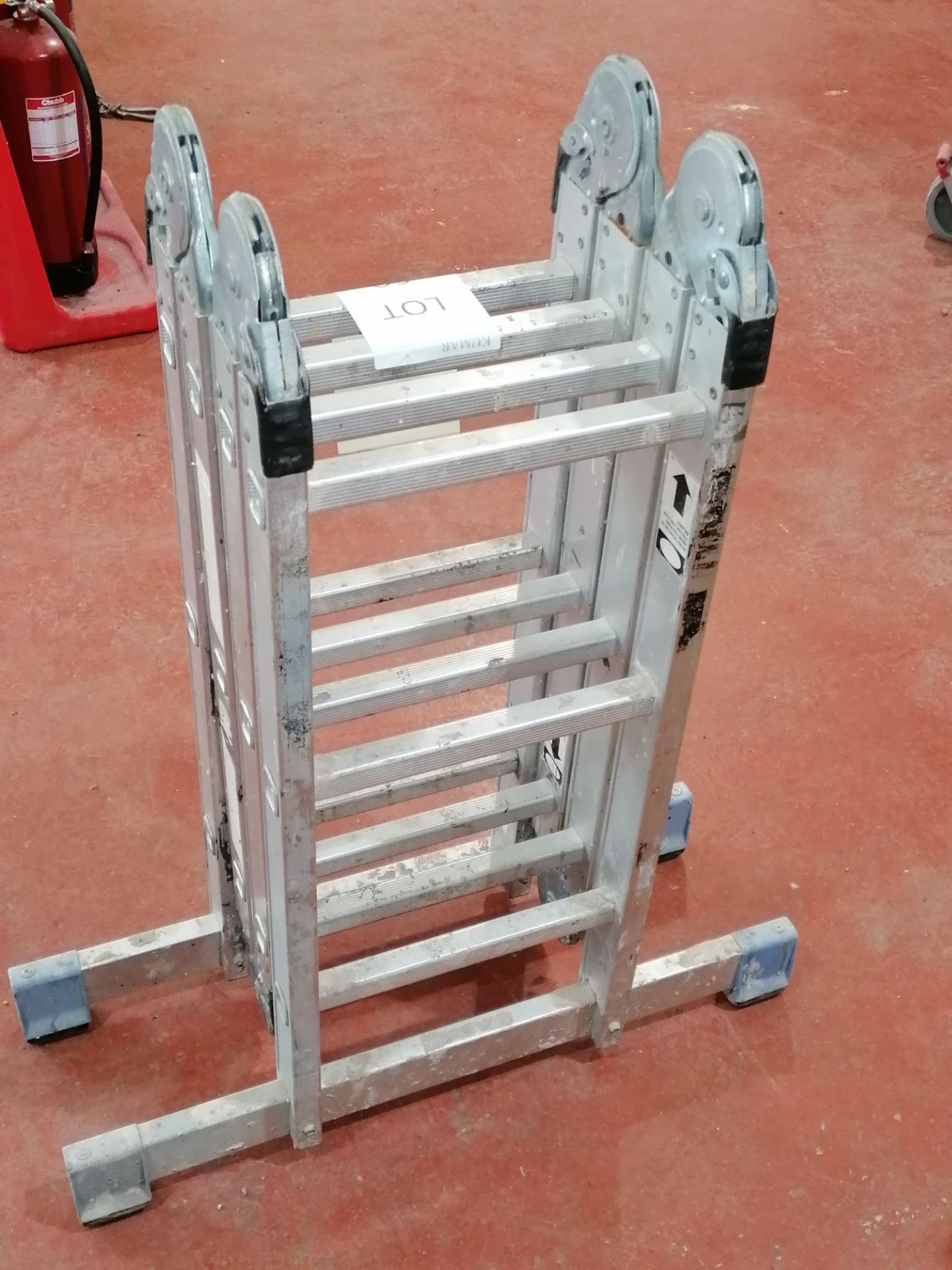 ES131 Aluminium Foldable Step Ladders - Image 3 of 5