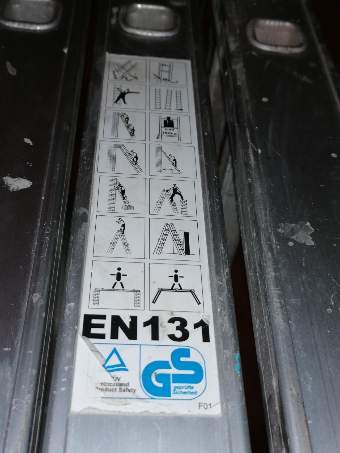 ES131 Aluminium Foldable Step Ladders - Image 5 of 5