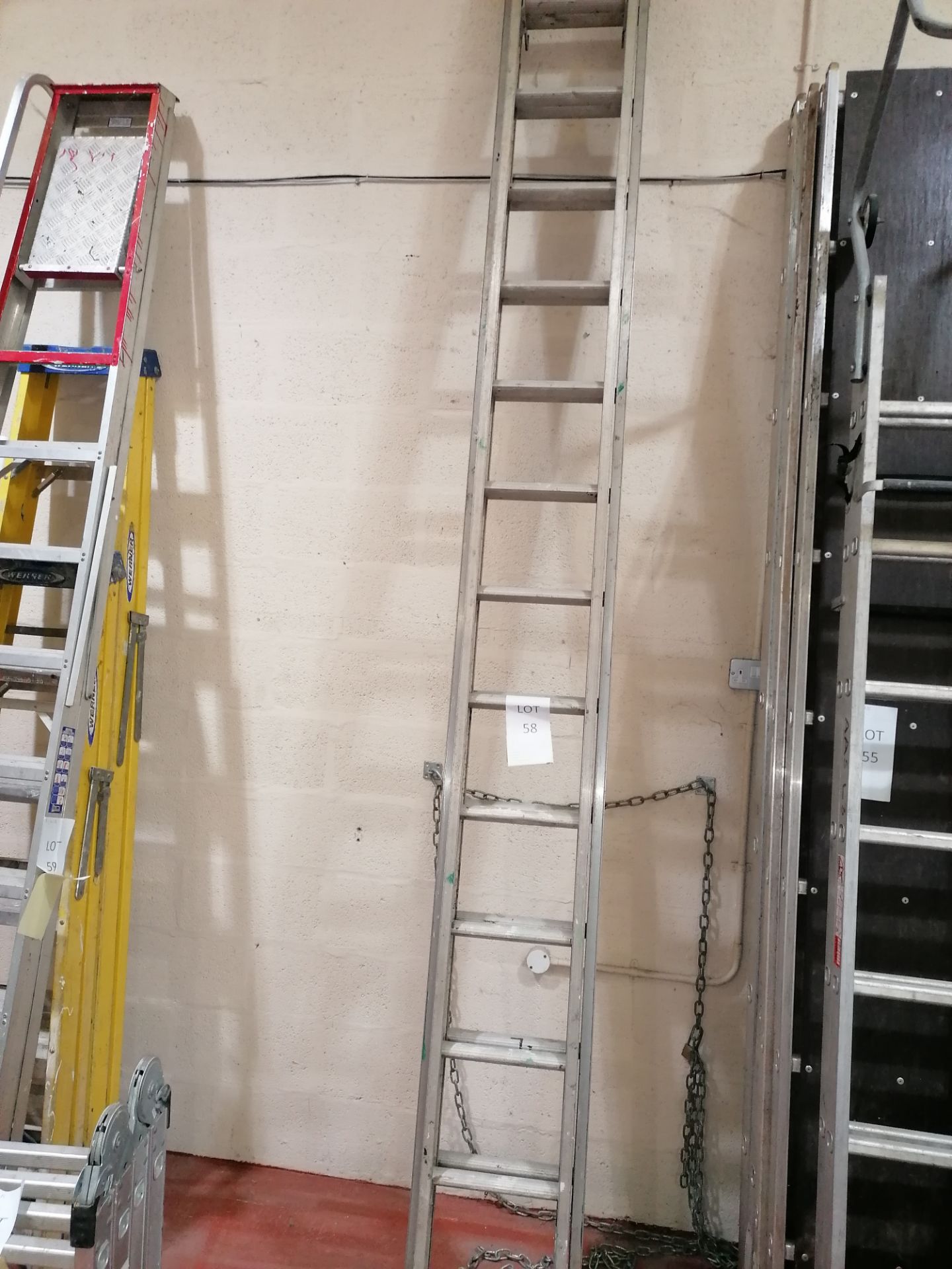 Titan Aluminium Extendable Ladders Approx 10ft x 2 sections