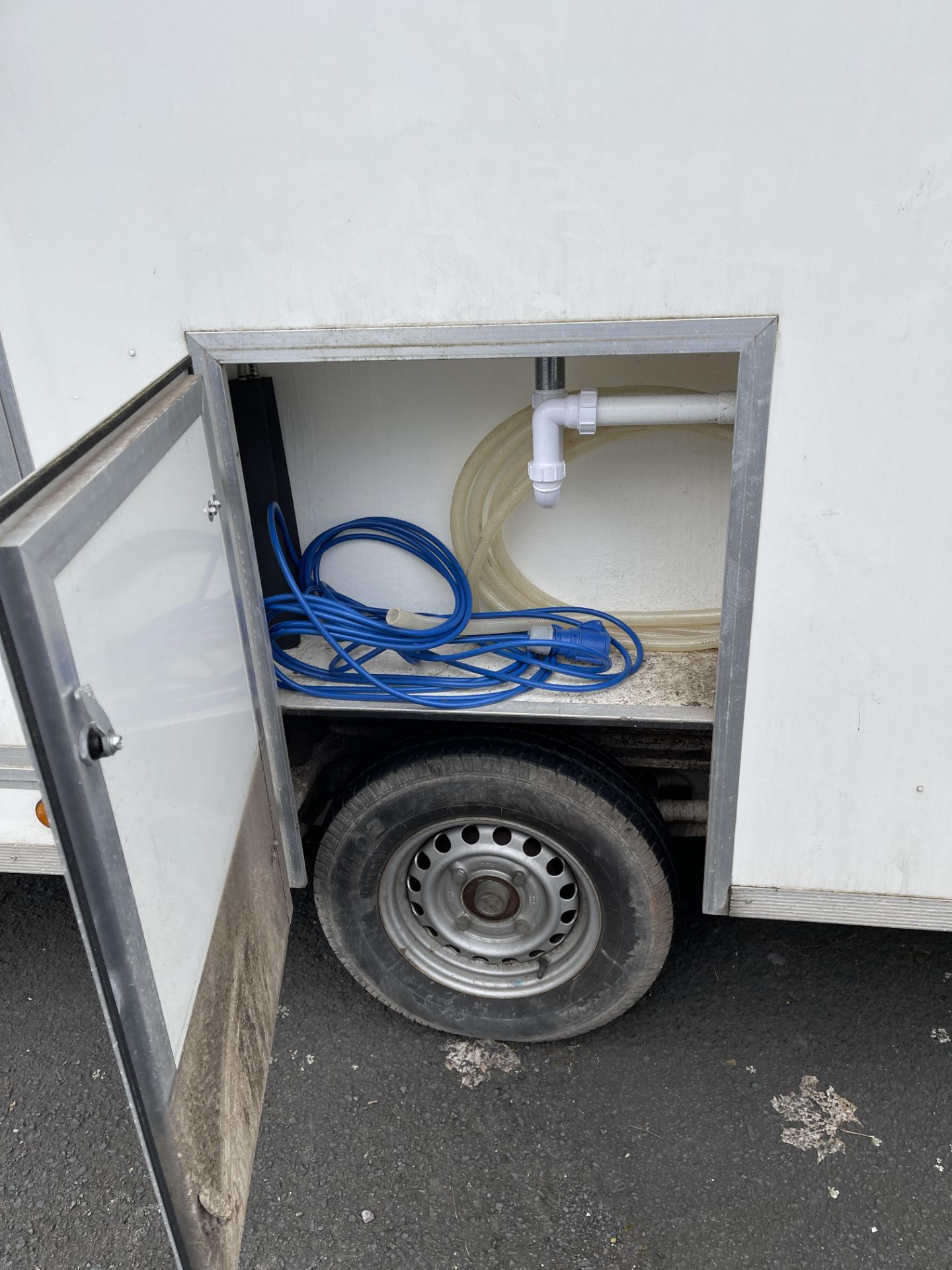 SMH Mobile De-Contamination Unit Comprising Dirty End, Twin Shower Enclosure, Clean End, Fitted with - Image 27 of 74