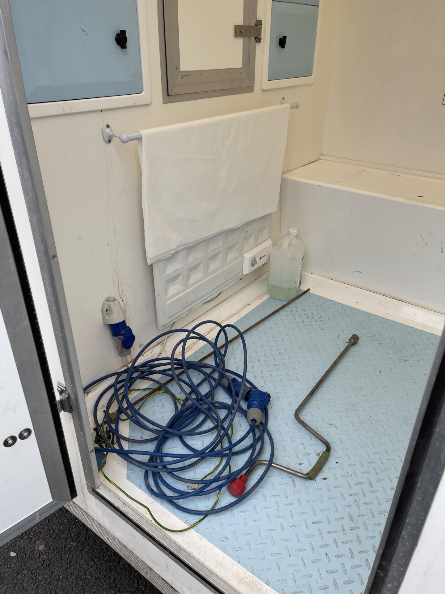 SMH Mobile De-Contamination Unit Comprising Dirty End, Twin Shower Enclosure, Clean End, Fitted with - Image 66 of 74