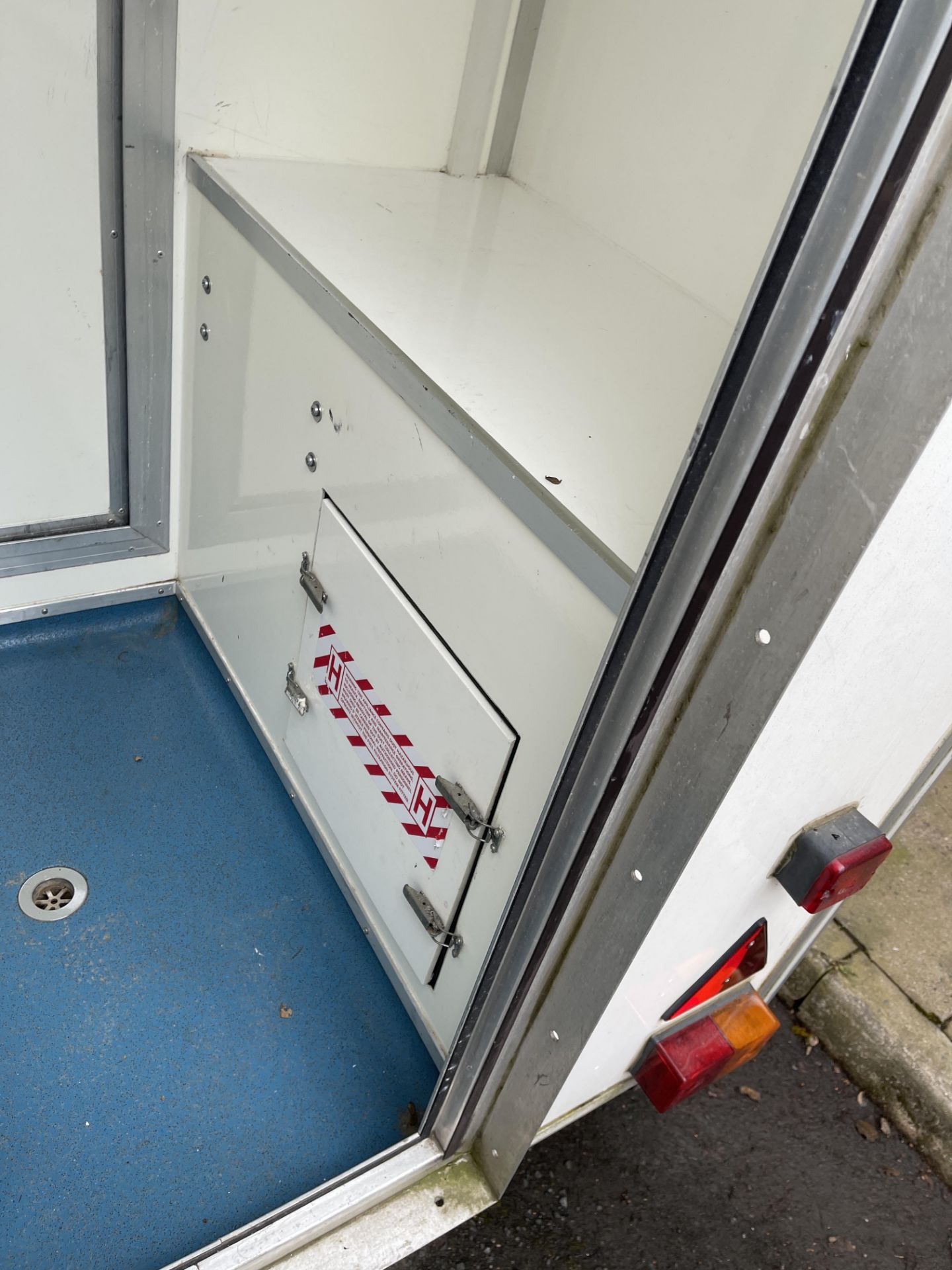 Mobile De-Contamination Unit Comprising Dirty End, Shower Enclosure, Clean End, Fitted with Knott - Image 19 of 48