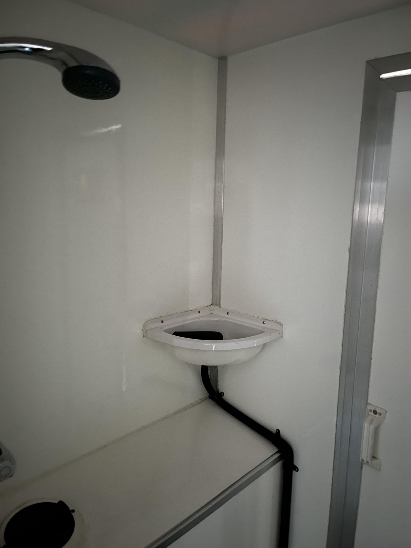 Mobile De-Contamination Unit Comprising Dirty End, Shower Enclosure, Clean End, Fitted with Knott - Image 27 of 48