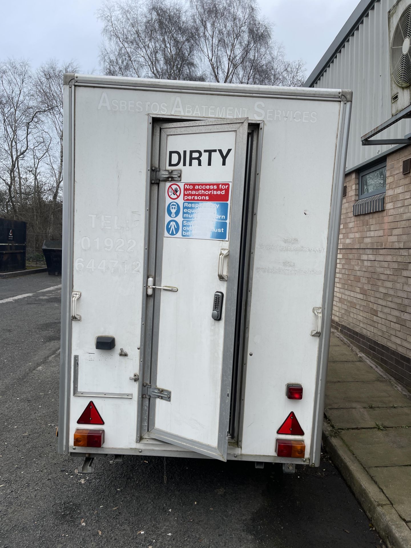 Mobile De-Contamination Unit Comprising Dirty End, Shower Enclosure, Clean End, Fitted with Knott - Image 8 of 48