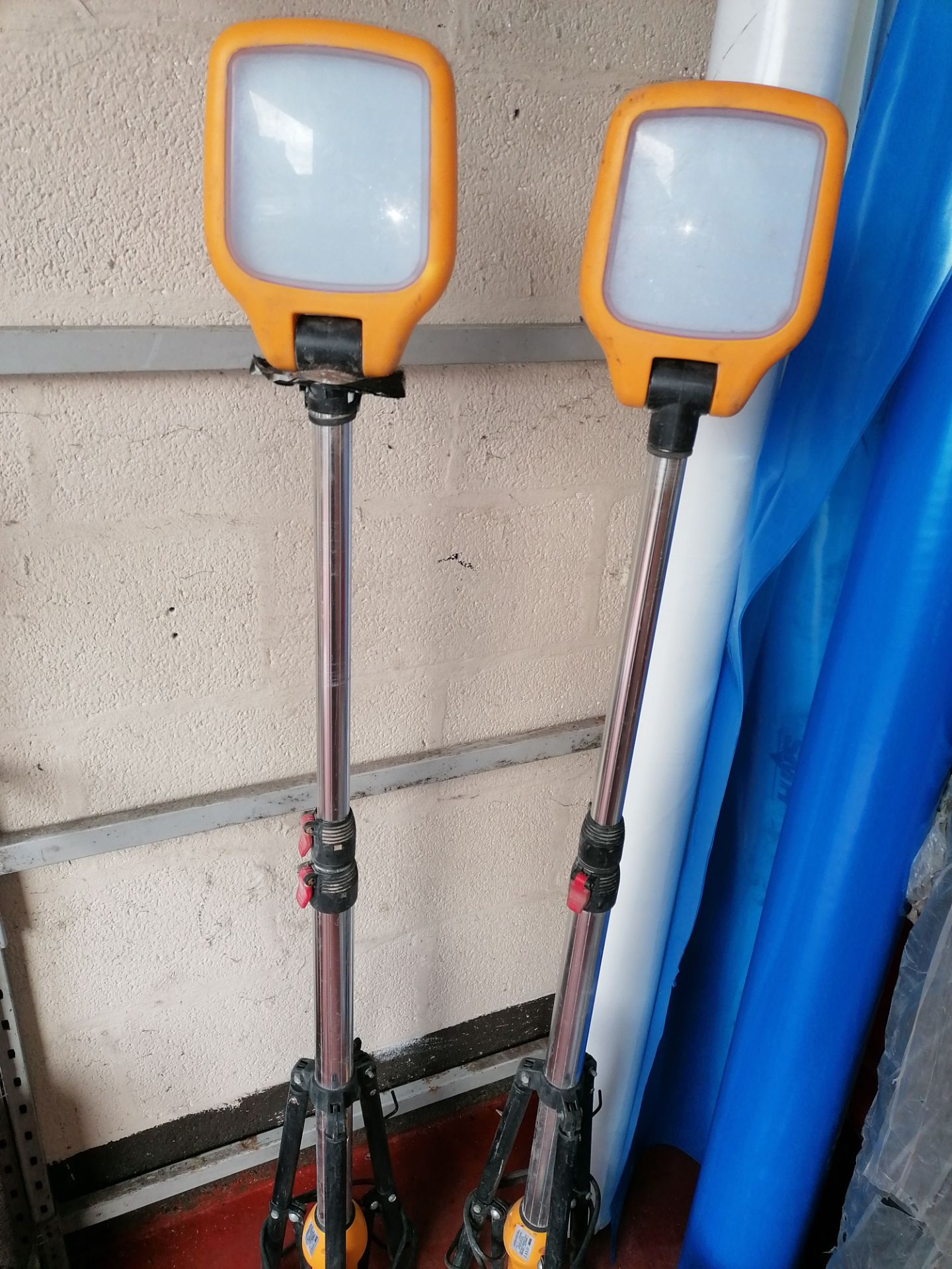 2: Defender LED Work Lights with Tripod (Batch 20/17) IP44 - Image 2 of 6