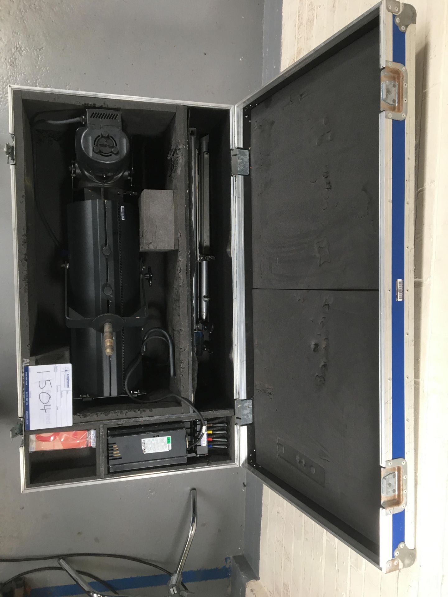 Selecon Pacific 80V 1200W Followspot. Includes Case, Ballast, Colour Mag, and Followspot Stand. Ex- - Image 2 of 12