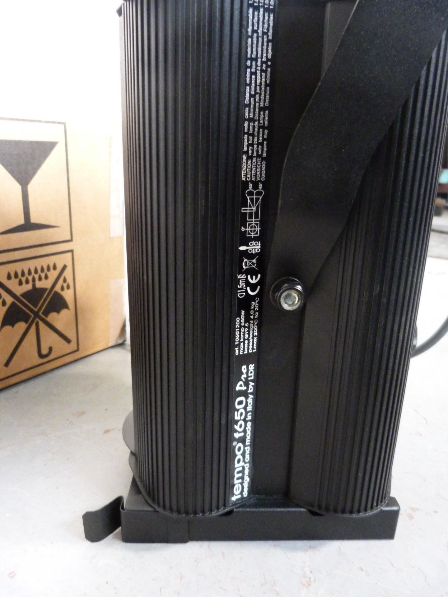 1 x Tempo f650 pro 650w fresnel. In Cardboard. New - Image 3 of 4