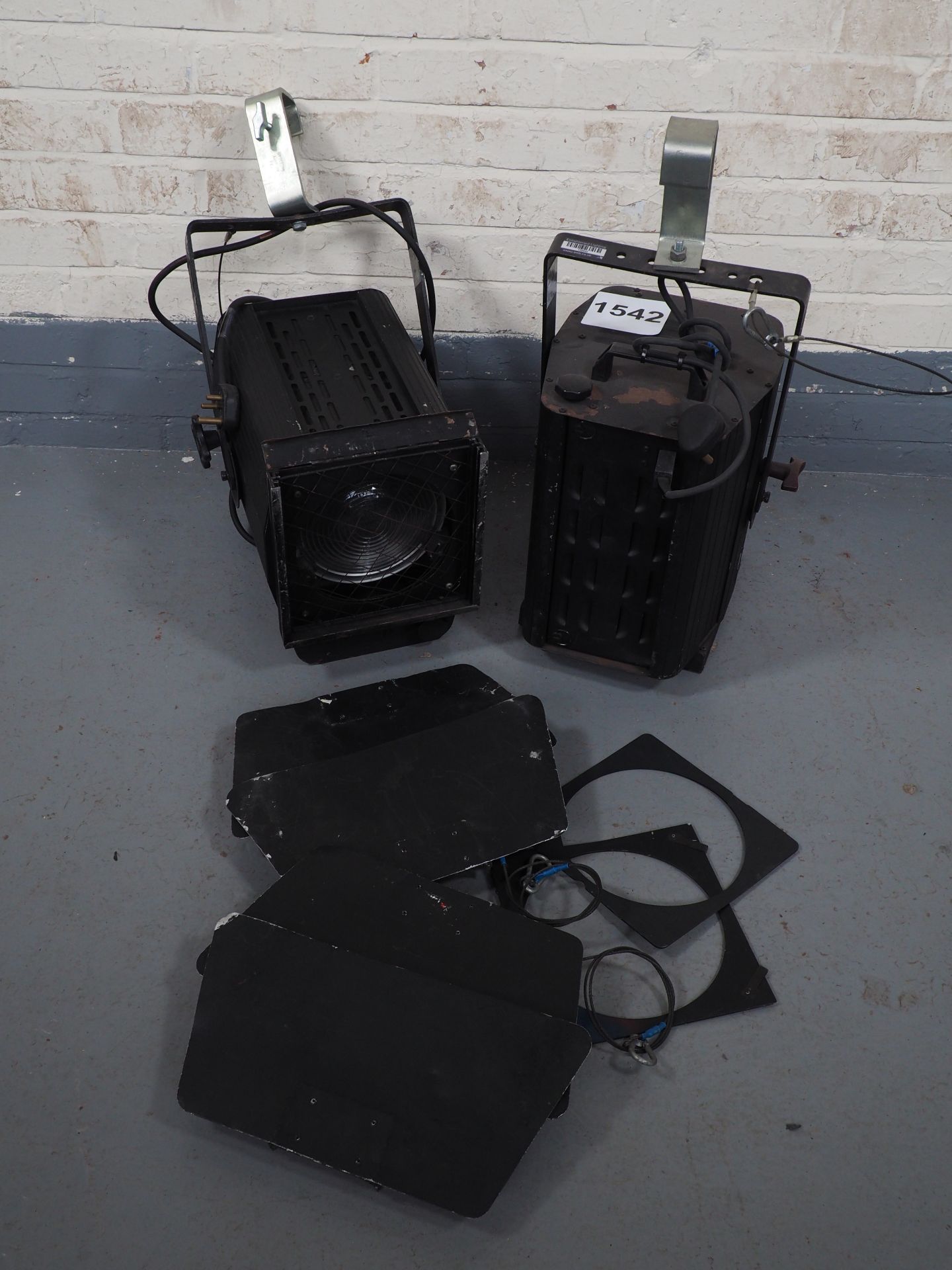 Pair 2000W CCT Fresnel. With Gel Frames, Barn Doors and Heavy Duty Hook Clamps, Photos - Image 2 of 2