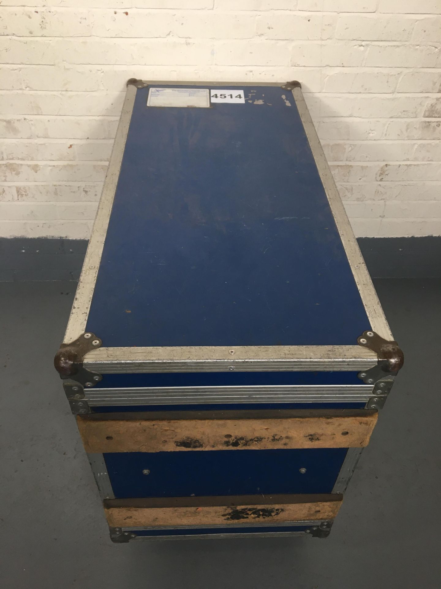 24U 19" Rack wheeled Flightcase. 696*1108*527mm. Condition: Used Ex Hire