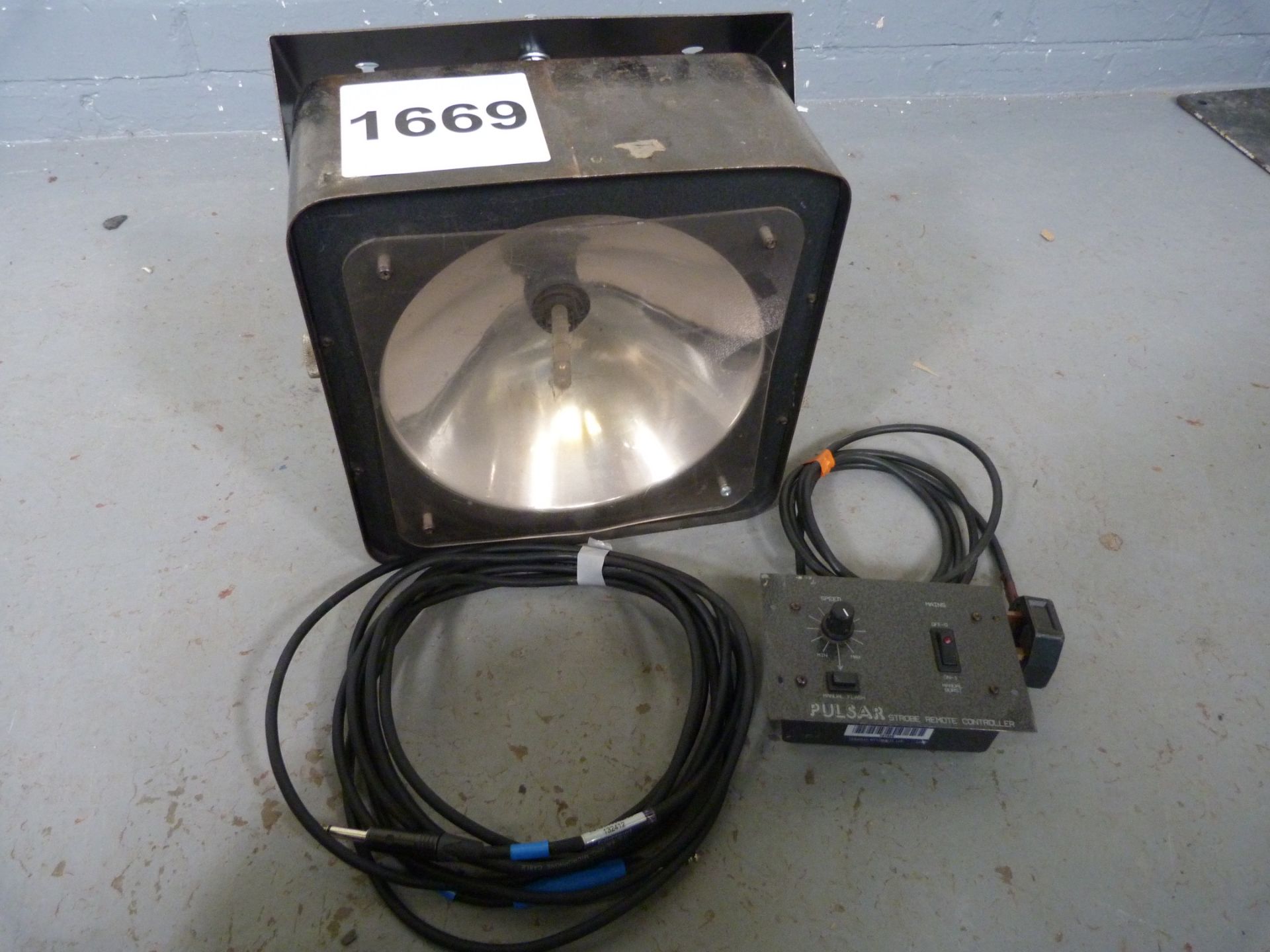 Pulsar mk2 Jumbo strobe + controller + 5m jack lead. Ex-Hire, Fair Condition - Bild 2 aus 4