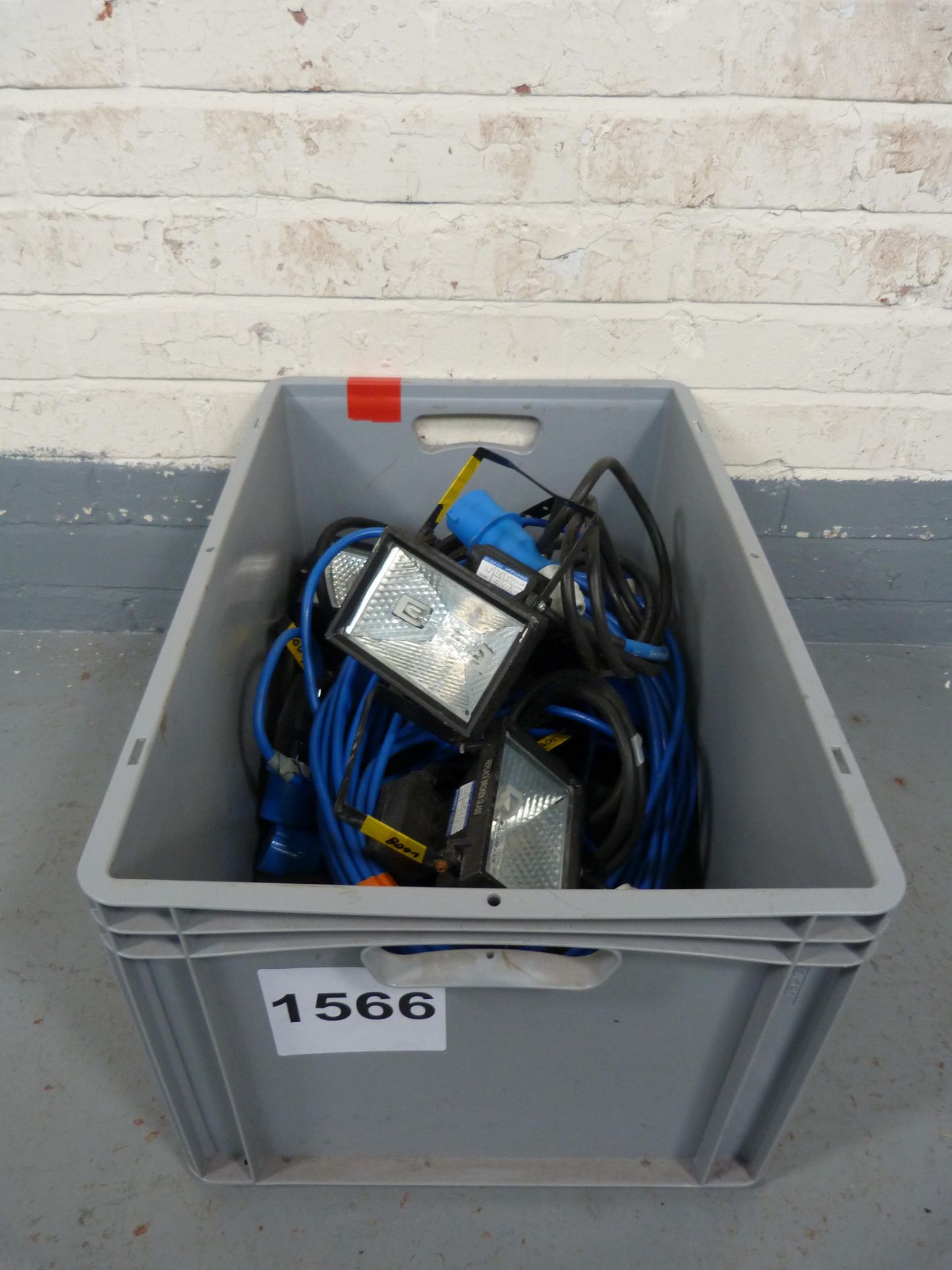 10x 150w IP44 Halogen Floodlight fitted with 16a Connectors. Box not included. Ex-Hire, all fittings