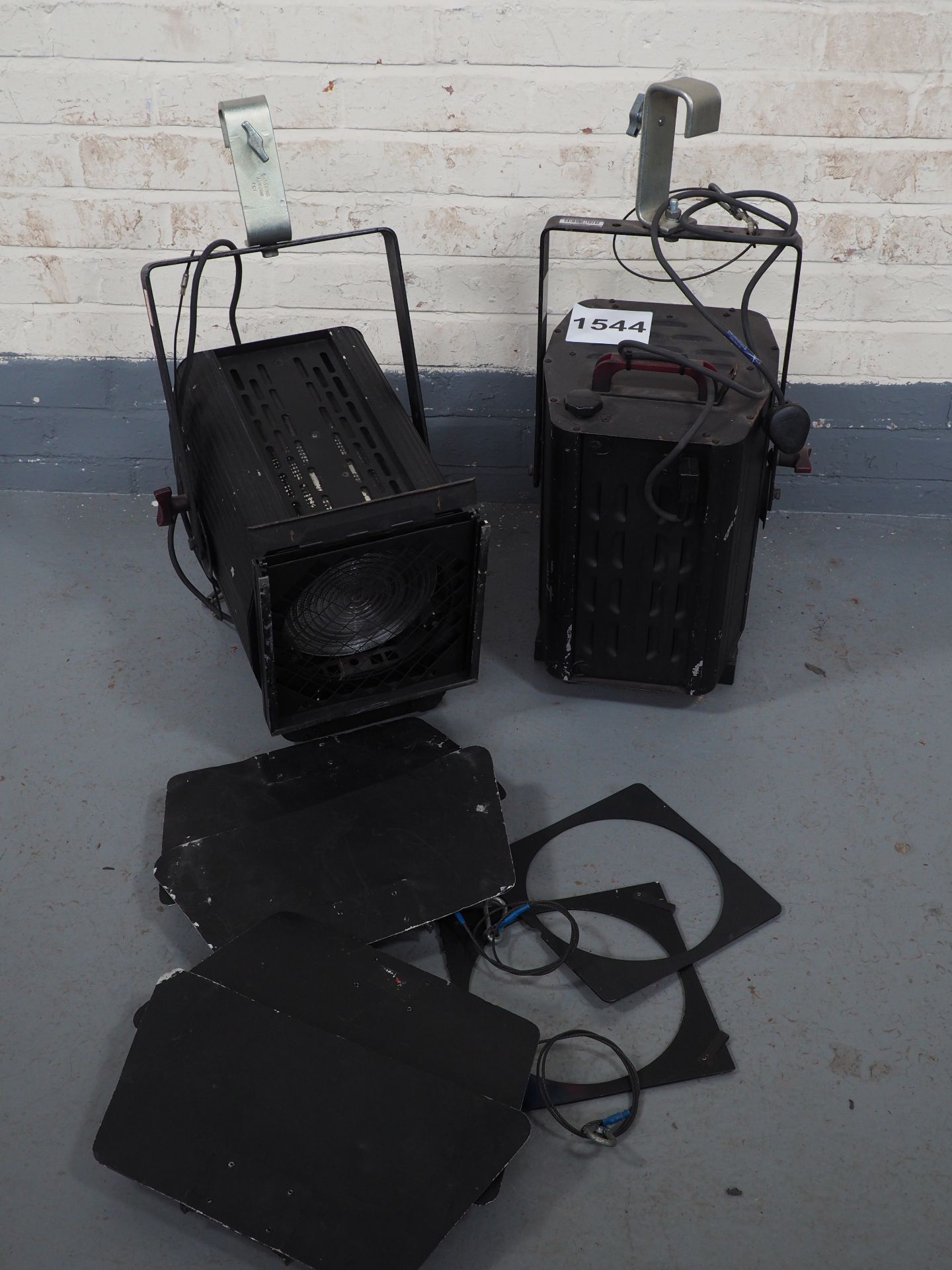 Pair 2000W CCT Fresnel. With Gel Frames, Barn Doors and Heavy Duty Hook Clamps, Photos - Image 2 of 2