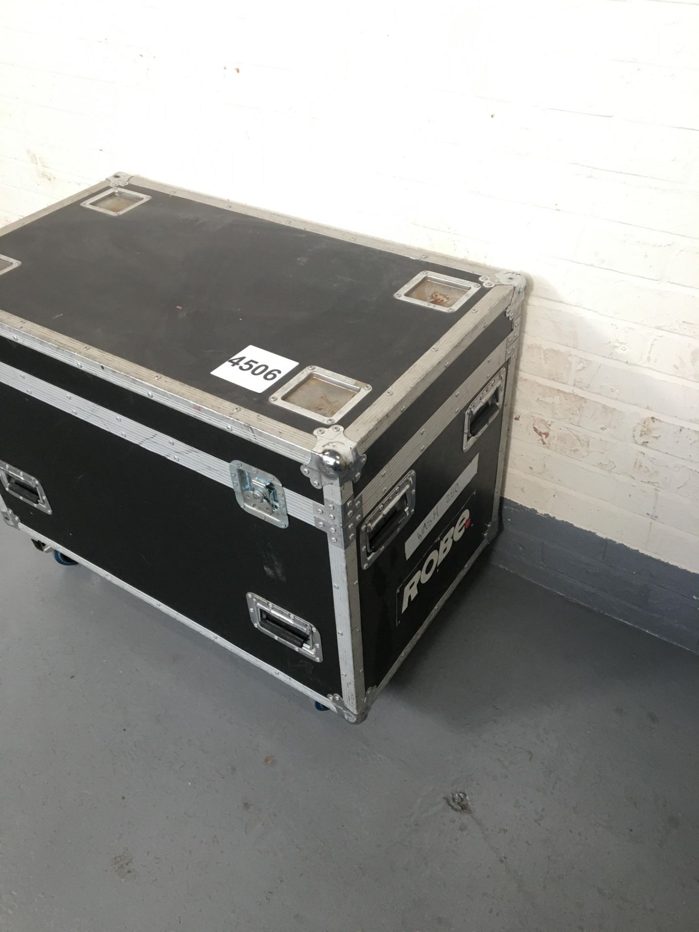 Fitted Flightcase for Robe 250 Wash Moving Light. 565*990*635mm. Condition: Used Ex Hire - Image 3 of 10
