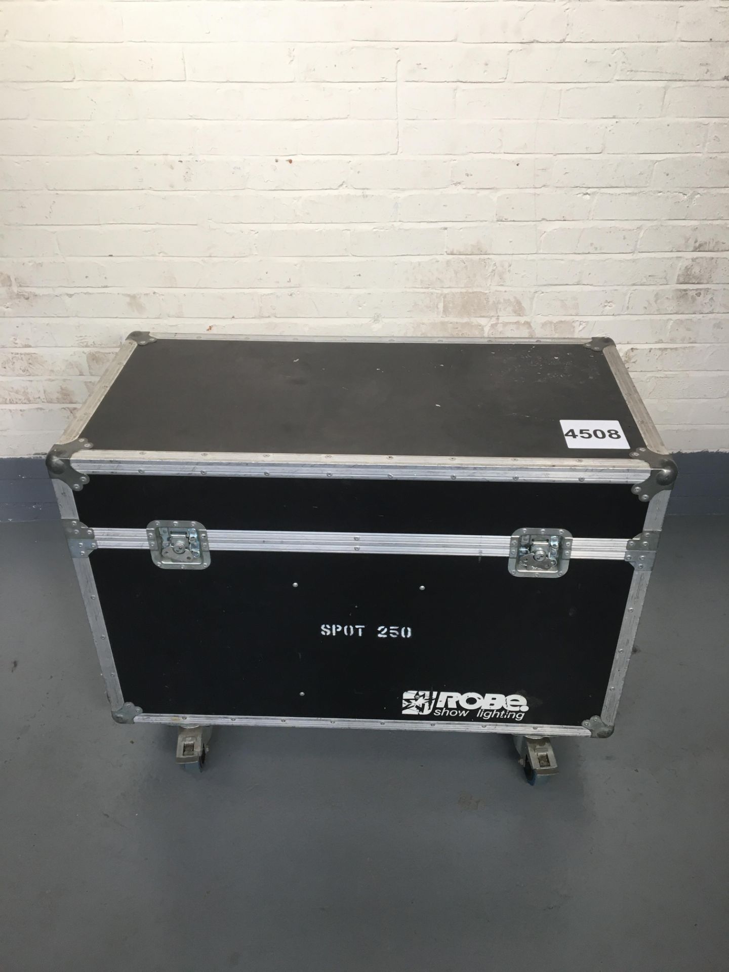 Flight case for 2x Robe 250 spot Moving Light. 495*1000*635mm. Condition: Used Ex Hire