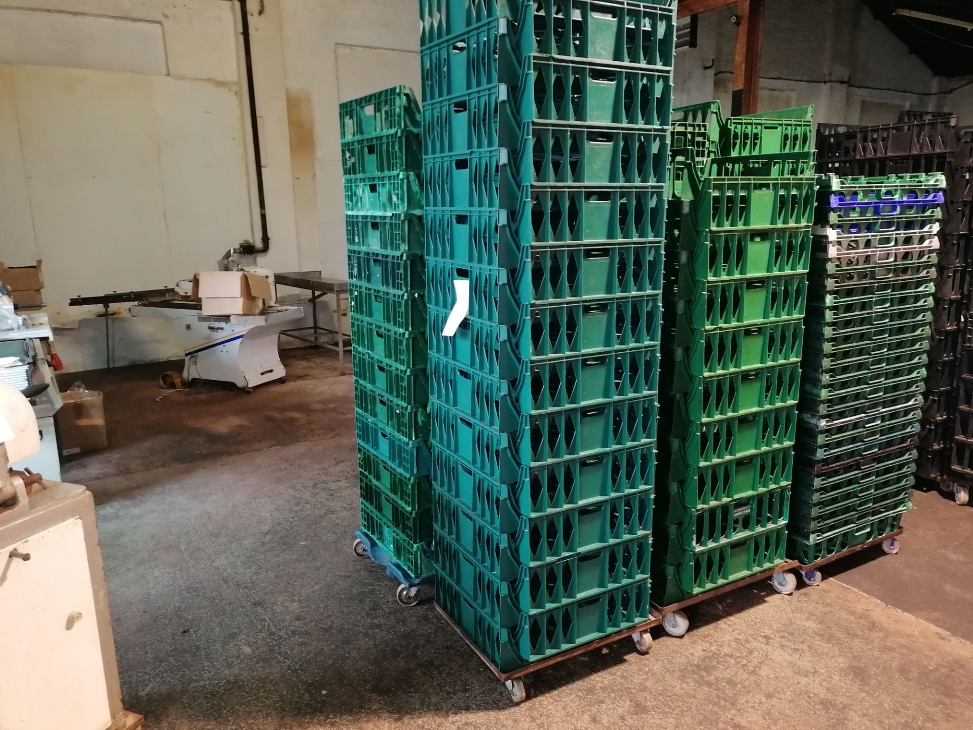 Large Amount of Plastic Bread Trays Mainly Green In Colour - Image 5 of 5