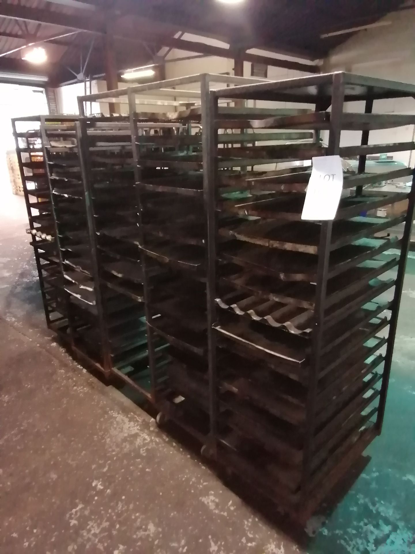 5 x Baking Tray Racking With Trays