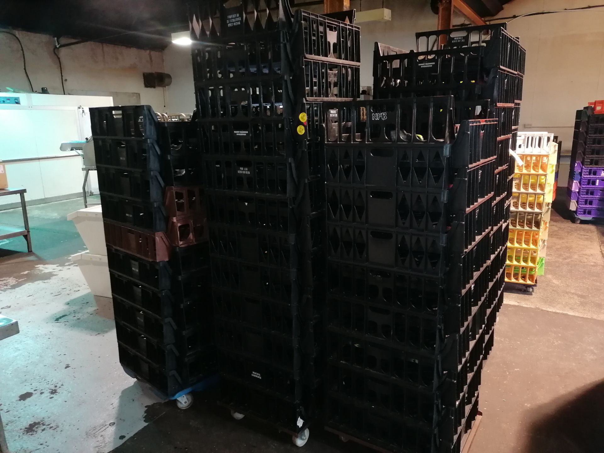 Large Amount Of Plastic Bread Trays Mainly Black In Colour - Image 2 of 4