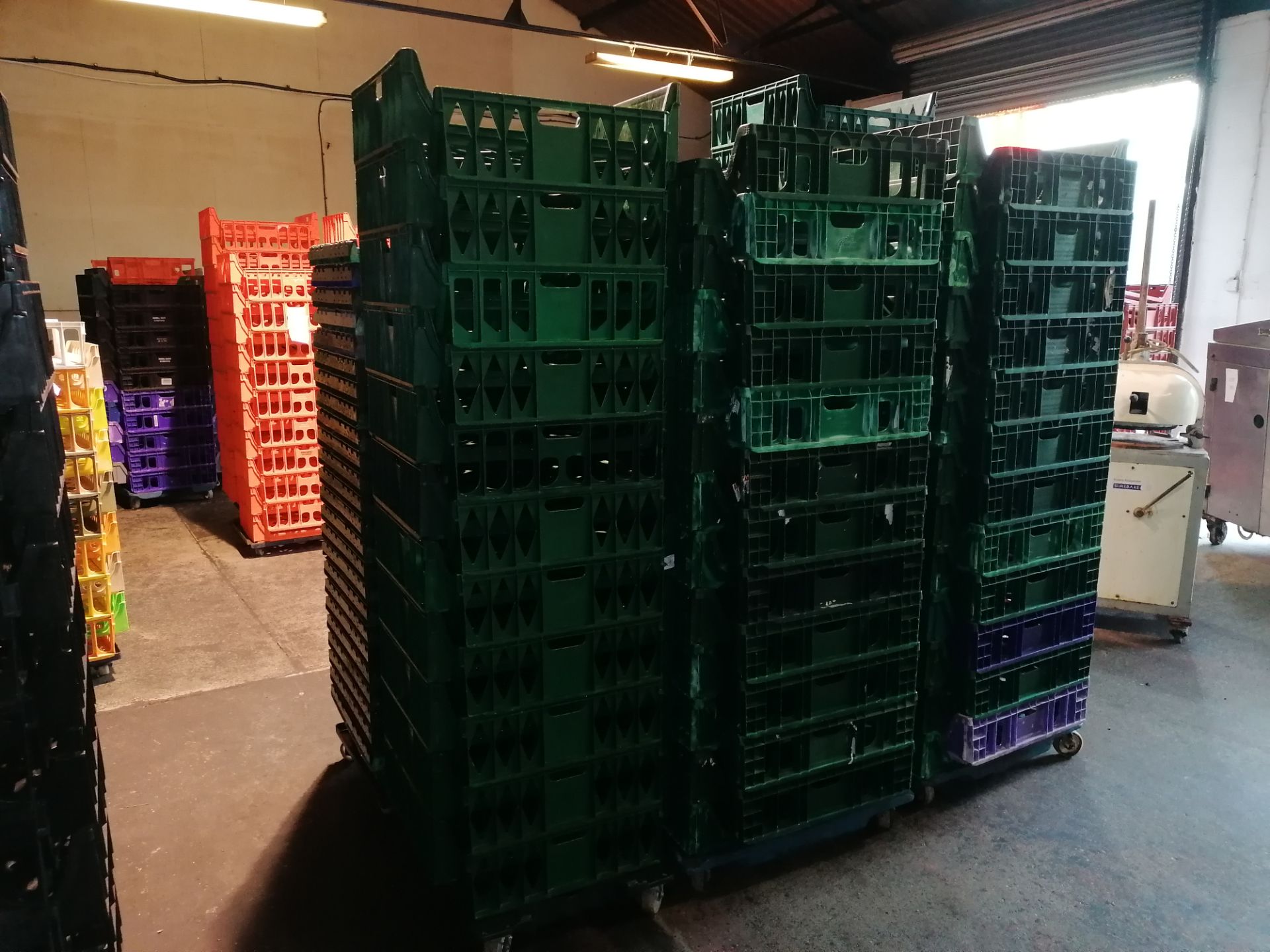 Large Amount of Plastic Bread Trays Mainly Green In Colour - Image 2 of 5