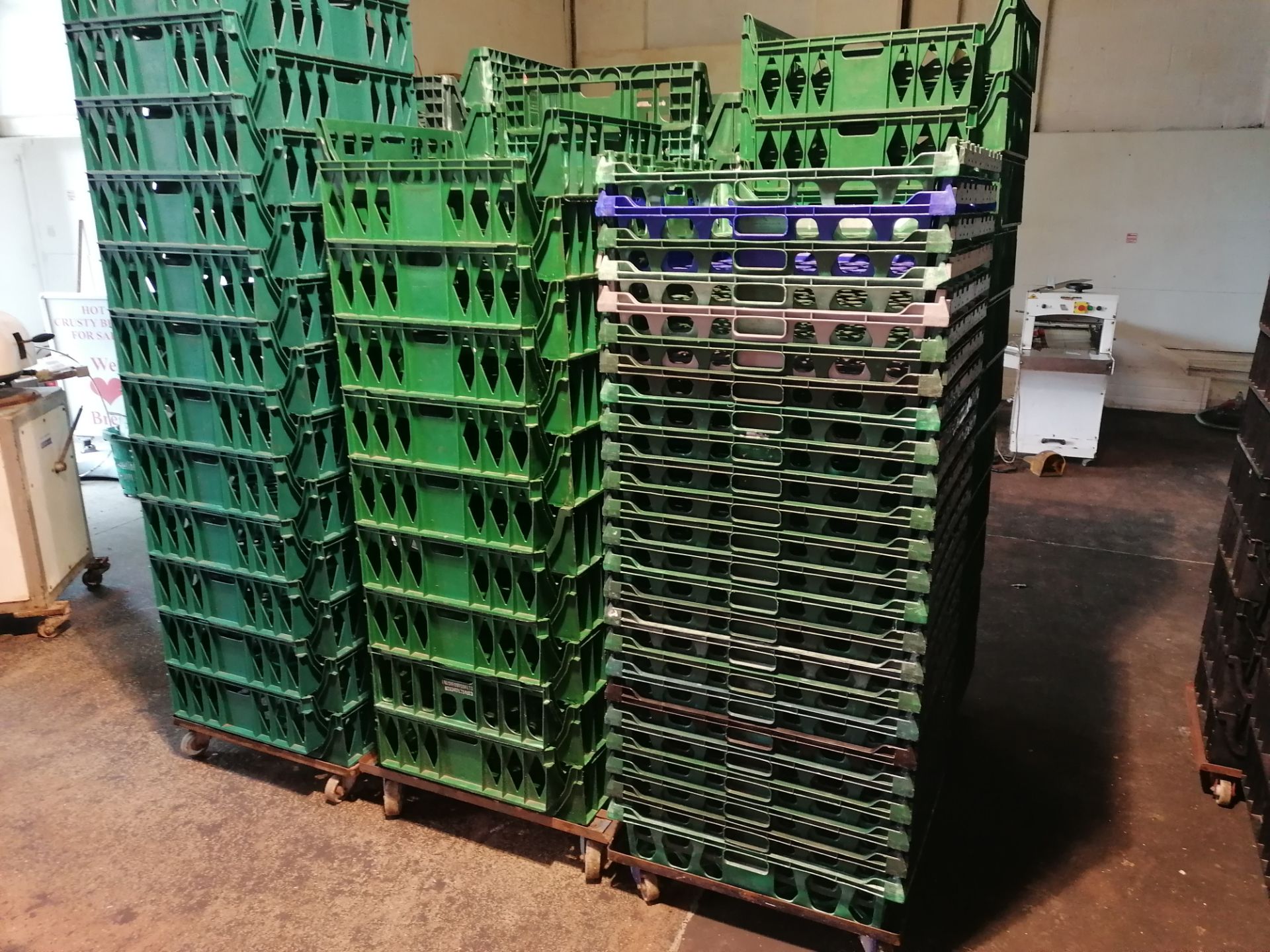 Large Amount of Plastic Bread Trays Mainly Green In Colour - Image 3 of 5