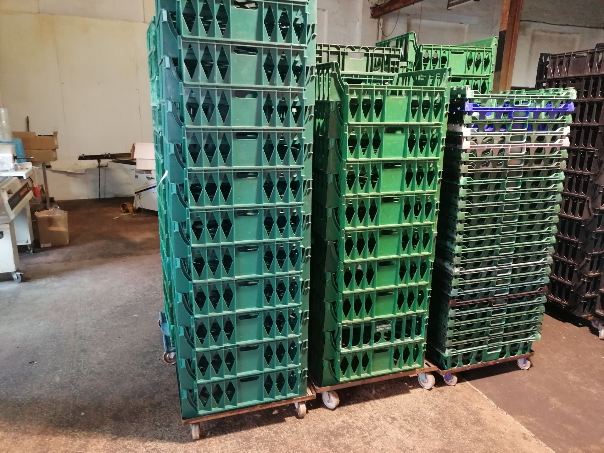 Large Amount of Plastic Bread Trays Mainly Green In Colour - Image 4 of 5