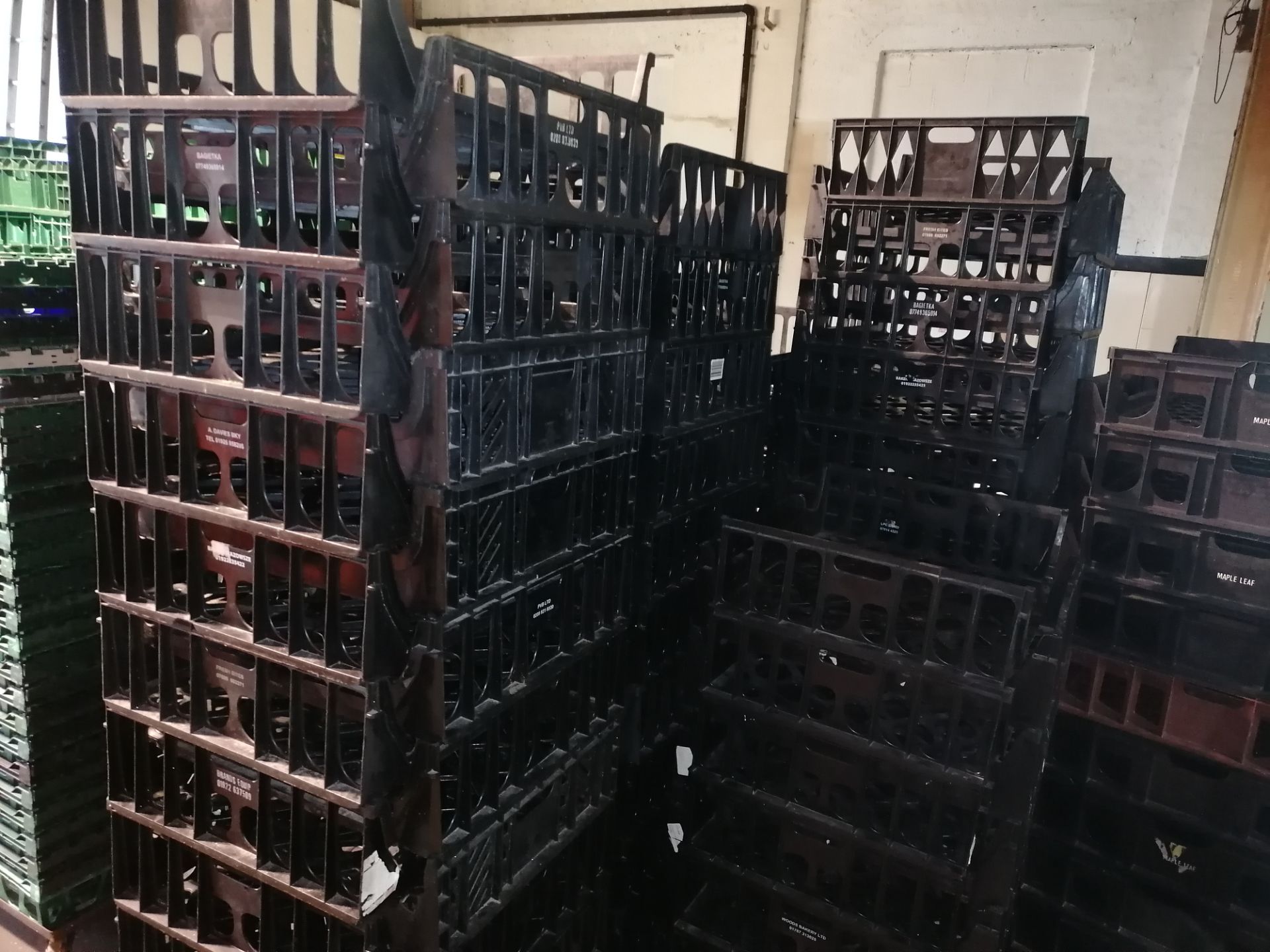Large Amount Of Plastic Bread Trays Mainly Black In Colour - Image 4 of 4