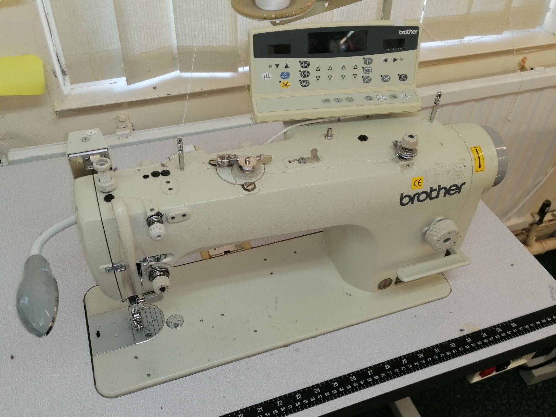 Brother 7200 B Automatic single needle sewing machine Serial No B7DBA 8150 - Image 2 of 5