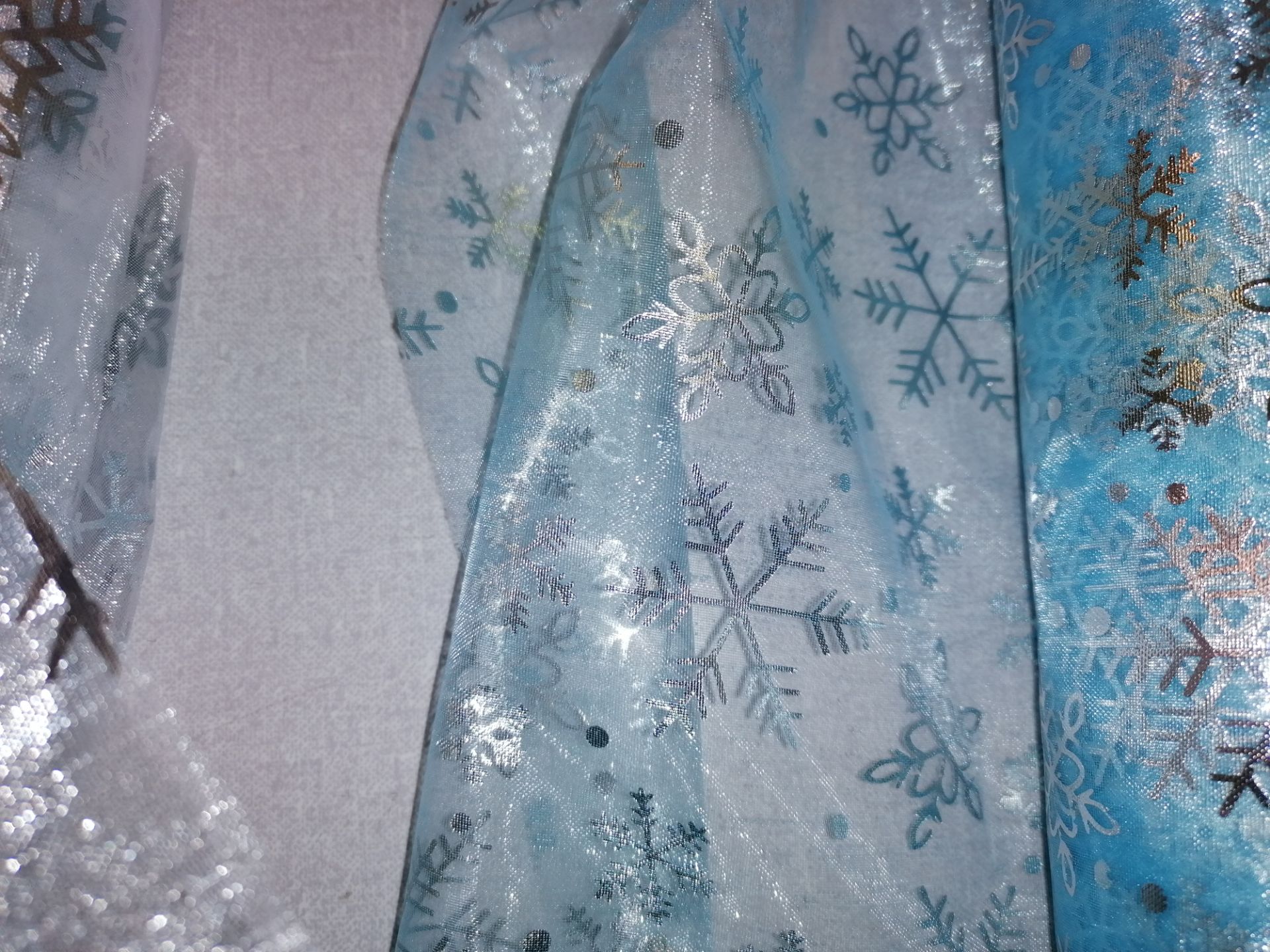 3 x Rolls Festive organza fabric. Estimated 30m - Image 4 of 4