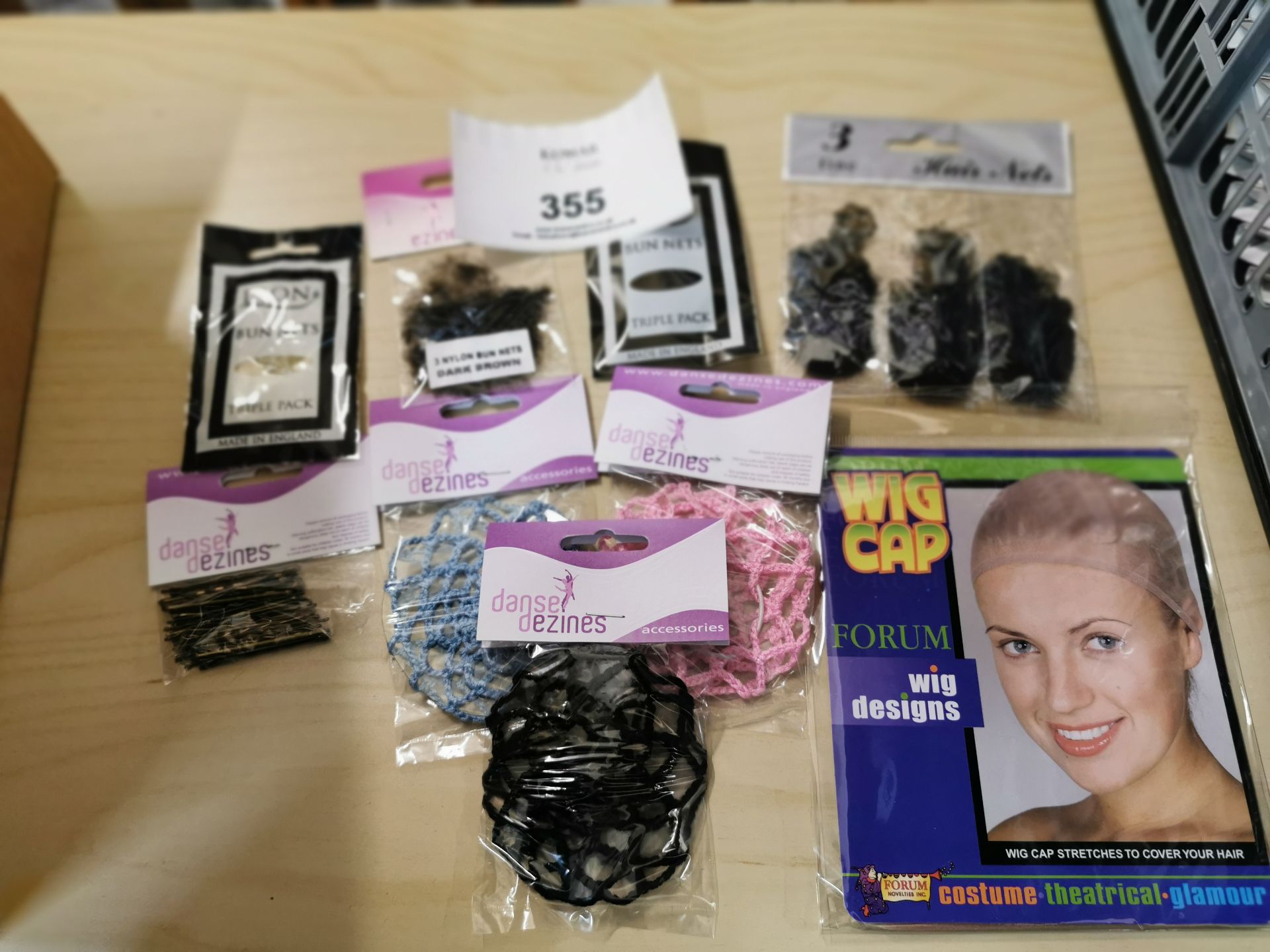 300+ Estimated hair accessories including hair nets-clips-wigs - Image 4 of 4