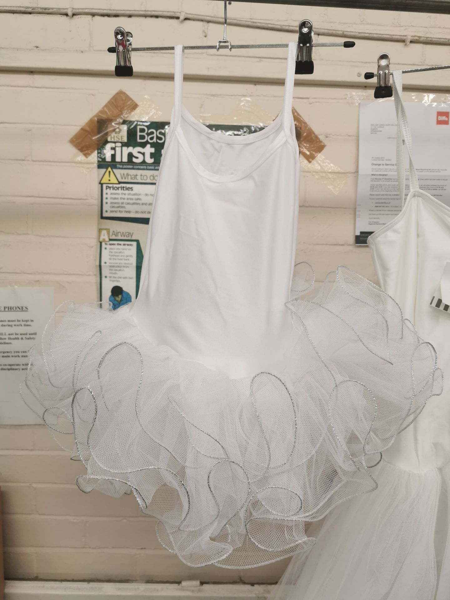 11pc White tutu dresses. Two designs. Various sizes - Image 3 of 4