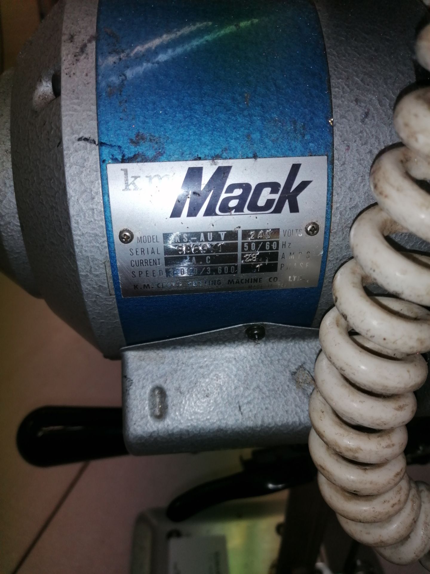 KM Mack fabric Cutter Serial No 806971 - Image 5 of 5