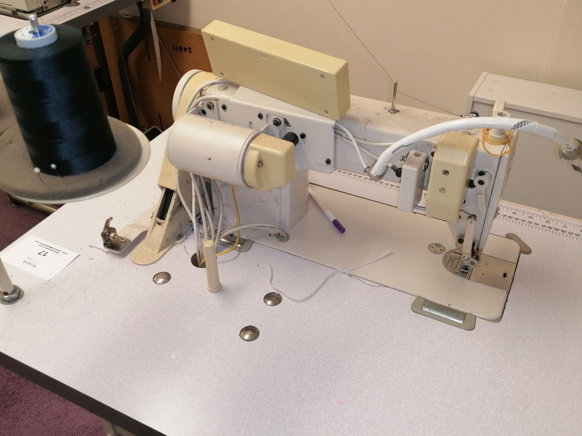 Sunstar KM-250A SPU Lockstitch industrial programable sewing machine Manufactured 2003 - Image 4 of 5