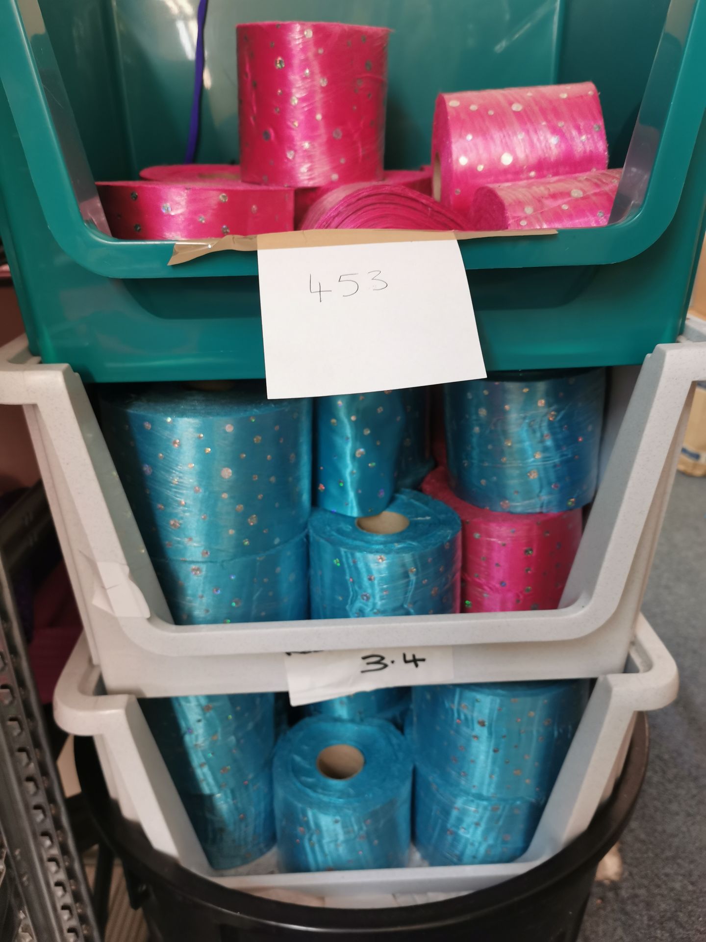 33x Sequin fabric rolls in pink and blue - Image 4 of 4