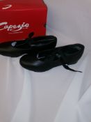 102 x Black junior tyette tap shoes Model No UG925 sizes 4-10M