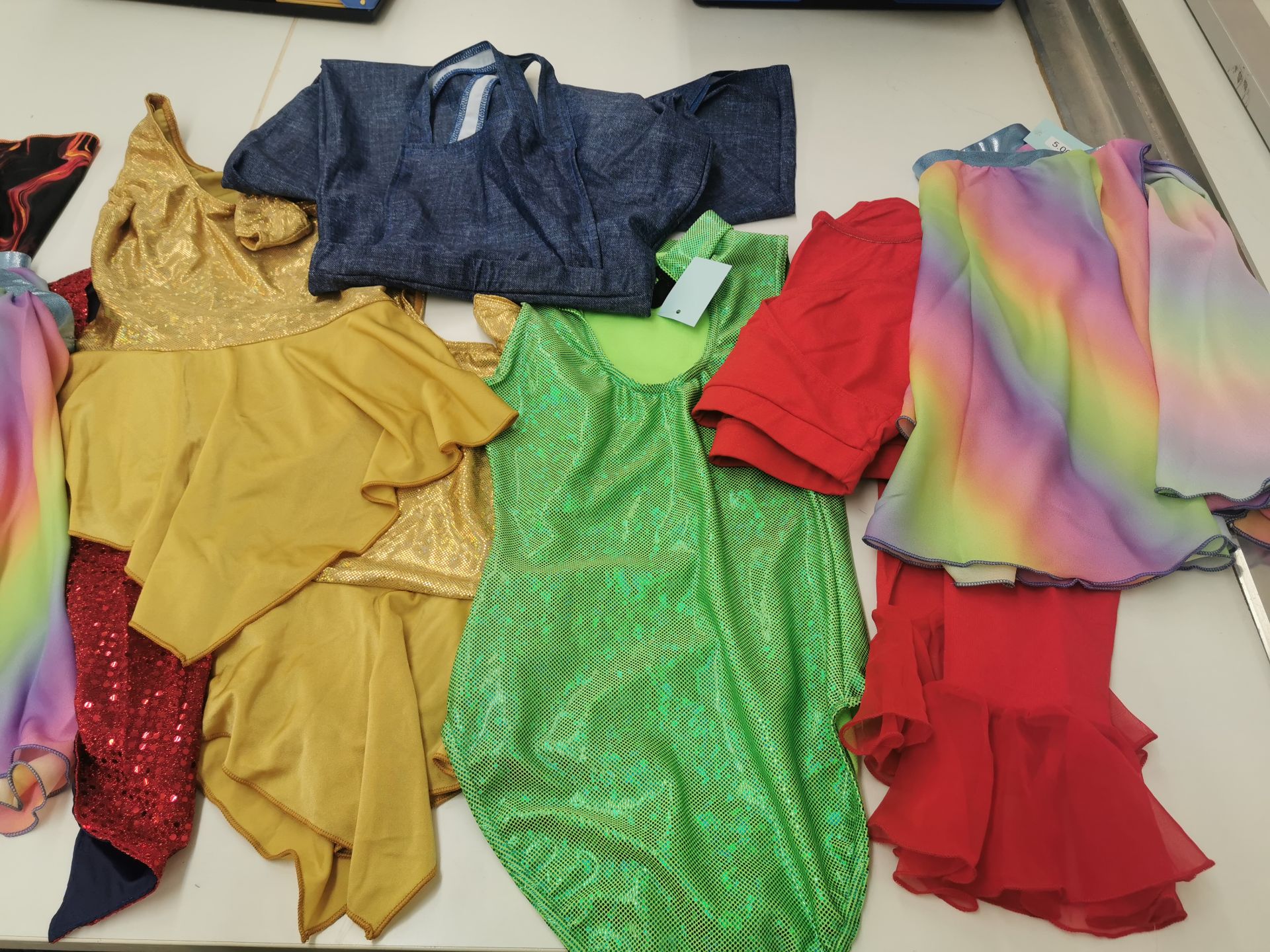 100pc Childrens clothes including dresses,trousers,catsuits,leotards.Various sizes and designs - Image 6 of 8