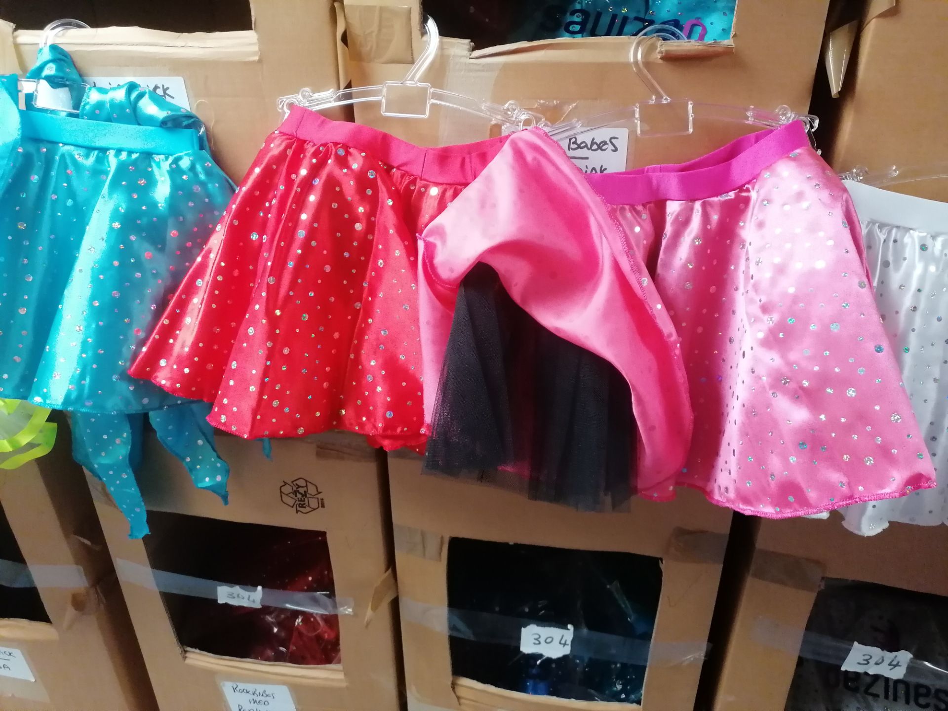 150+ Estimated skirts and sash in sizes-small-medium-large 6x boxes - Image 4 of 8