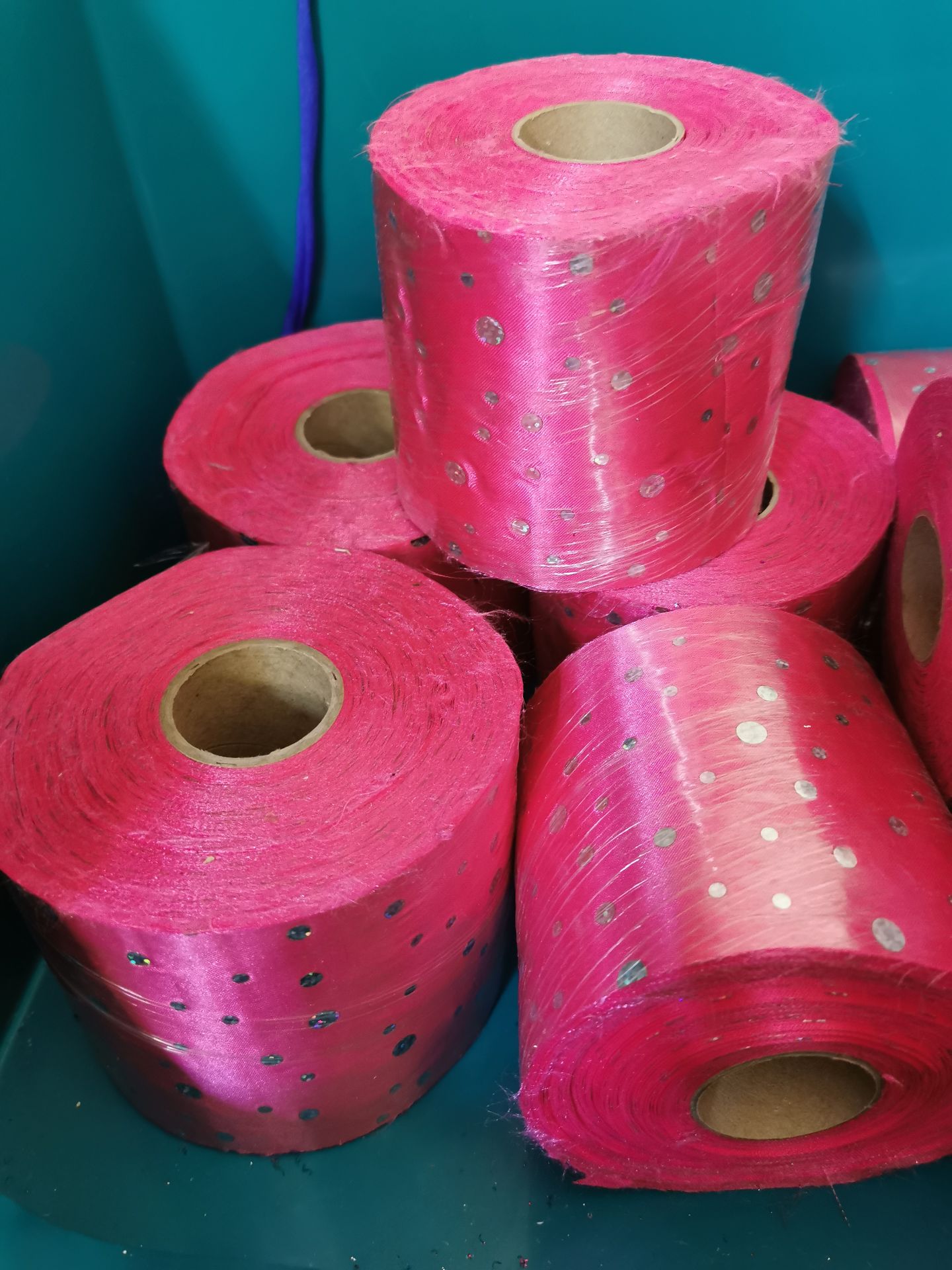 33x Sequin fabric rolls in pink and blue - Image 2 of 4
