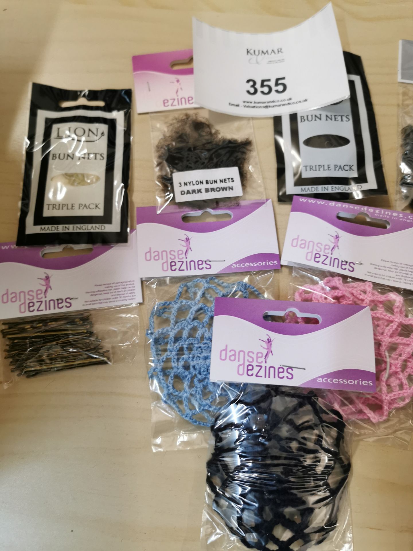 300+ Estimated hair accessories including hair nets-clips-wigs - Image 3 of 4