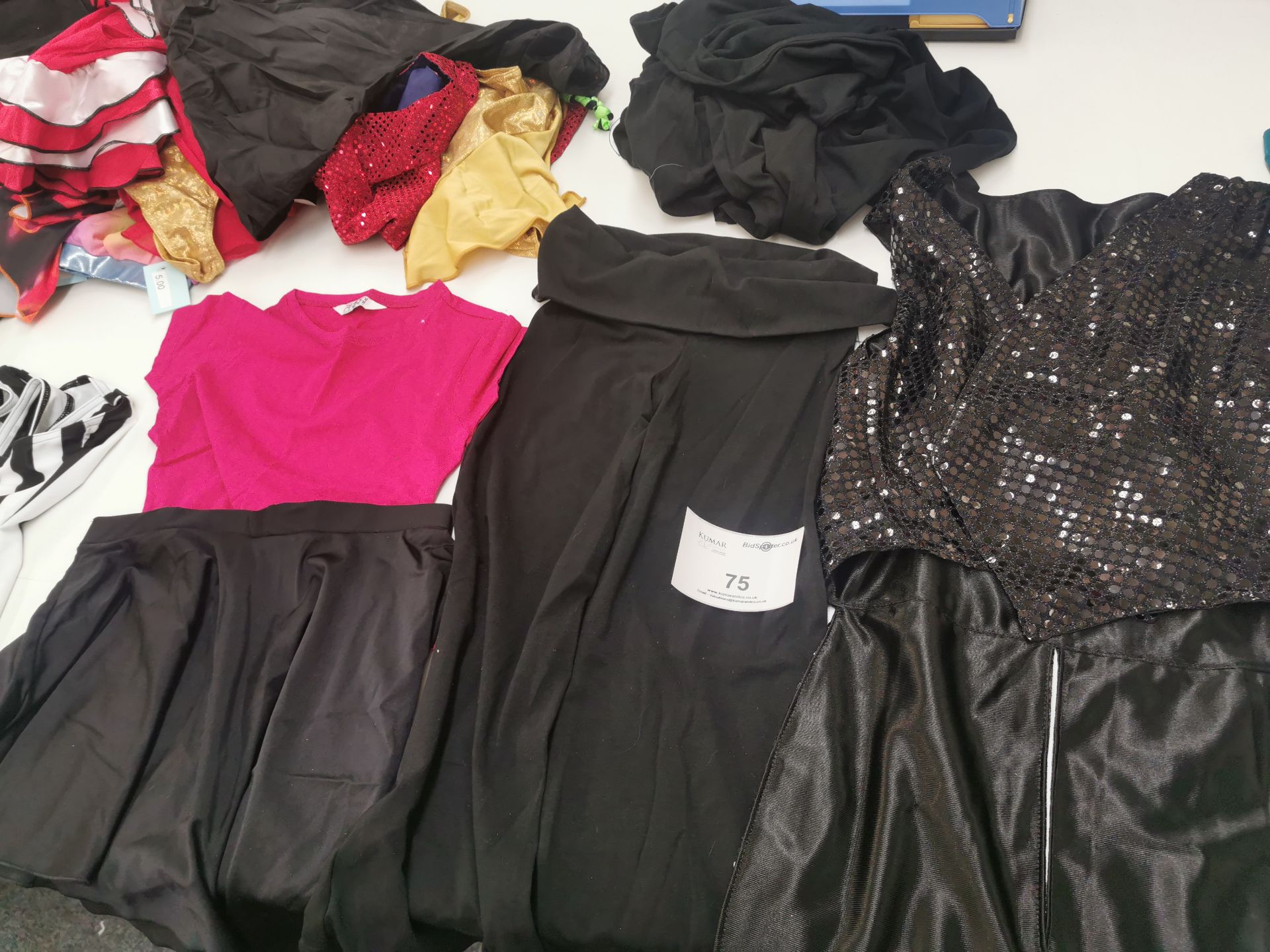 100pc Childrens clothes including dresses,trousers,catsuits,leotards.Various sizes and designs - Image 3 of 8